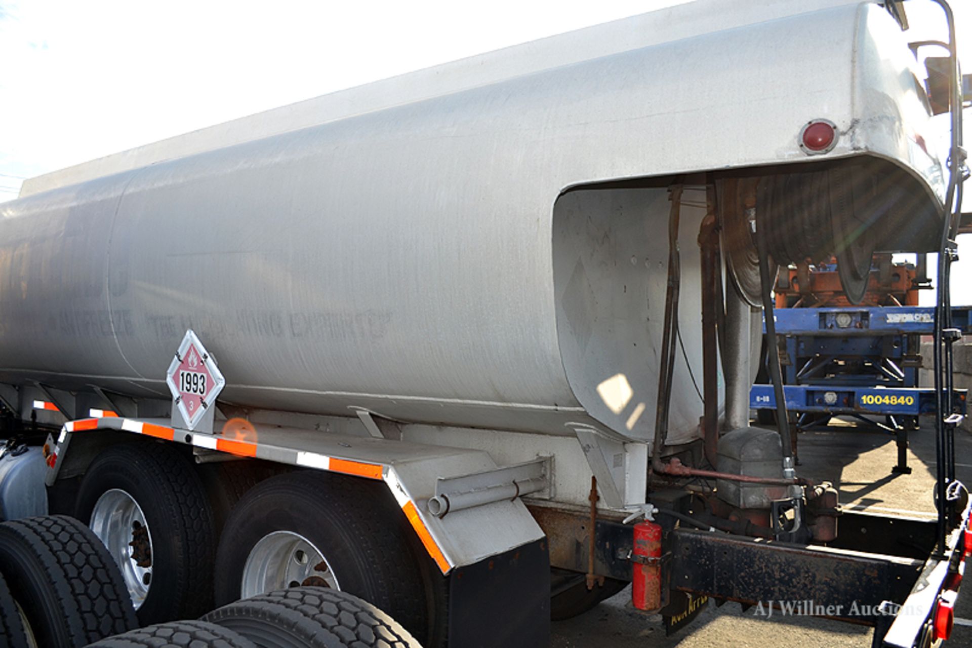 1998 Peterbilt model 379 tandem axle tank truck, - Image 8 of 12