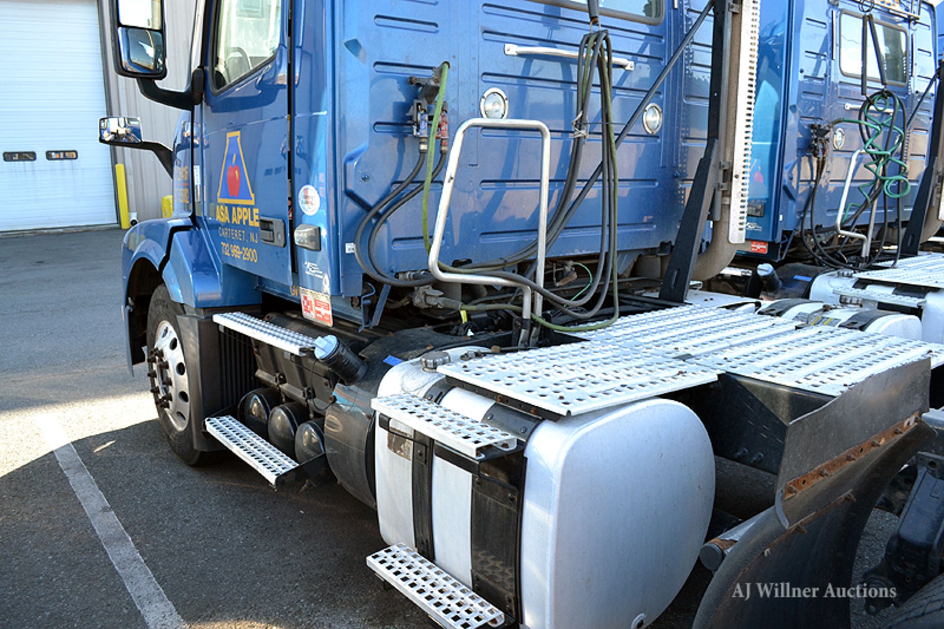 2016 Volvo VNL64T conventional day cab tandem axle Truck tractor, - Image 8 of 11