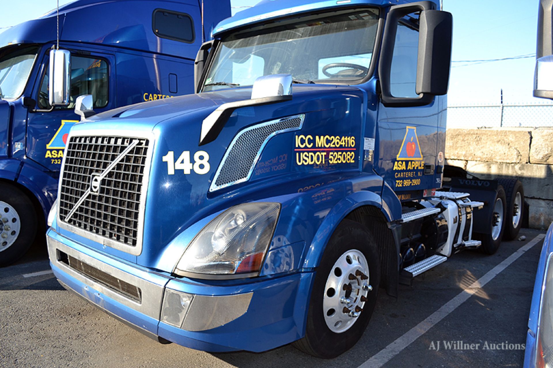 2016 Volvo VNL64T conventional day cab tandem axle, Truck Tractor, - Image 8 of 9