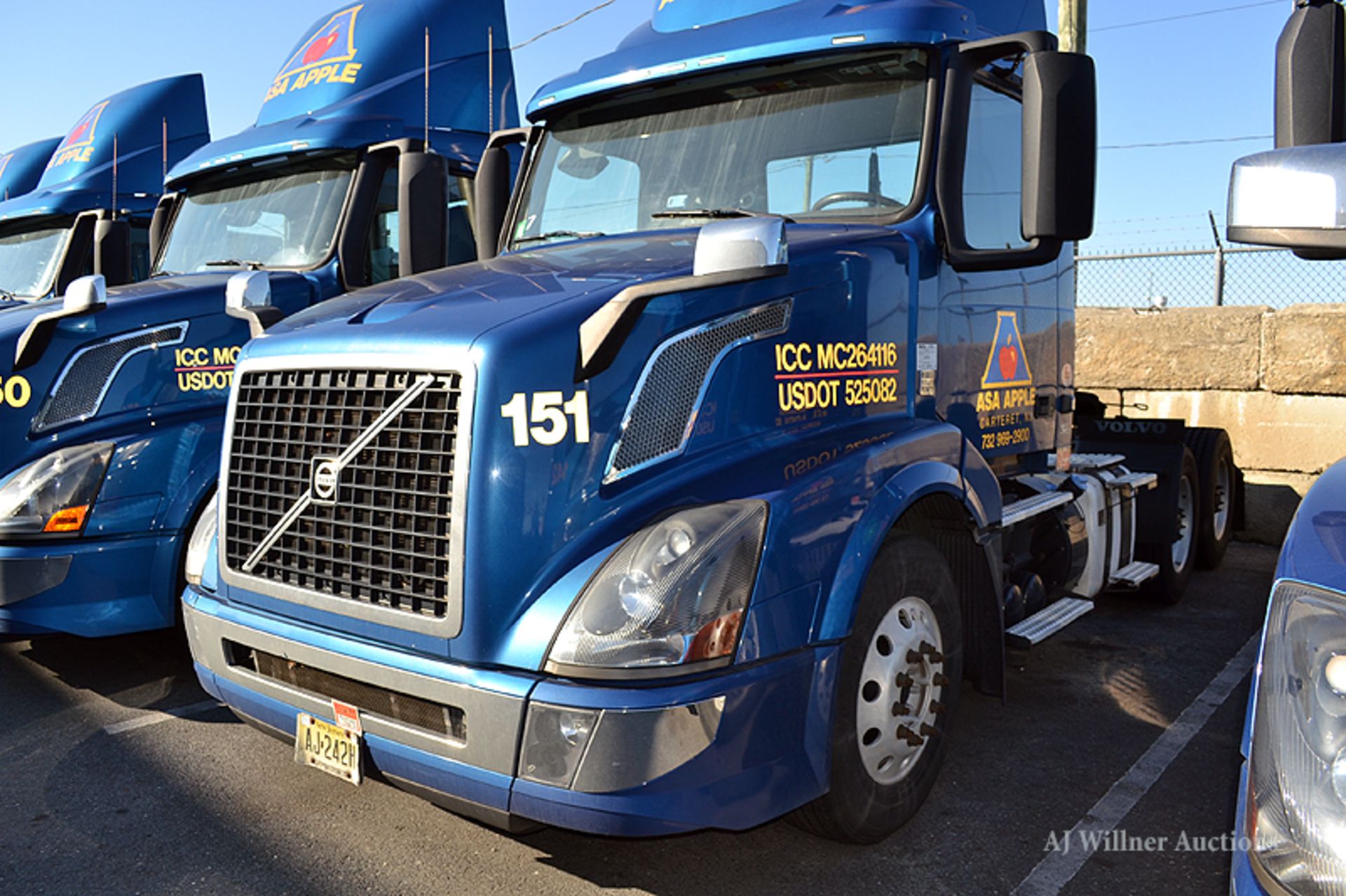 2016 Volvo VNL64T conventional day cab tandem axle Truck tractor, - Image 11 of 11