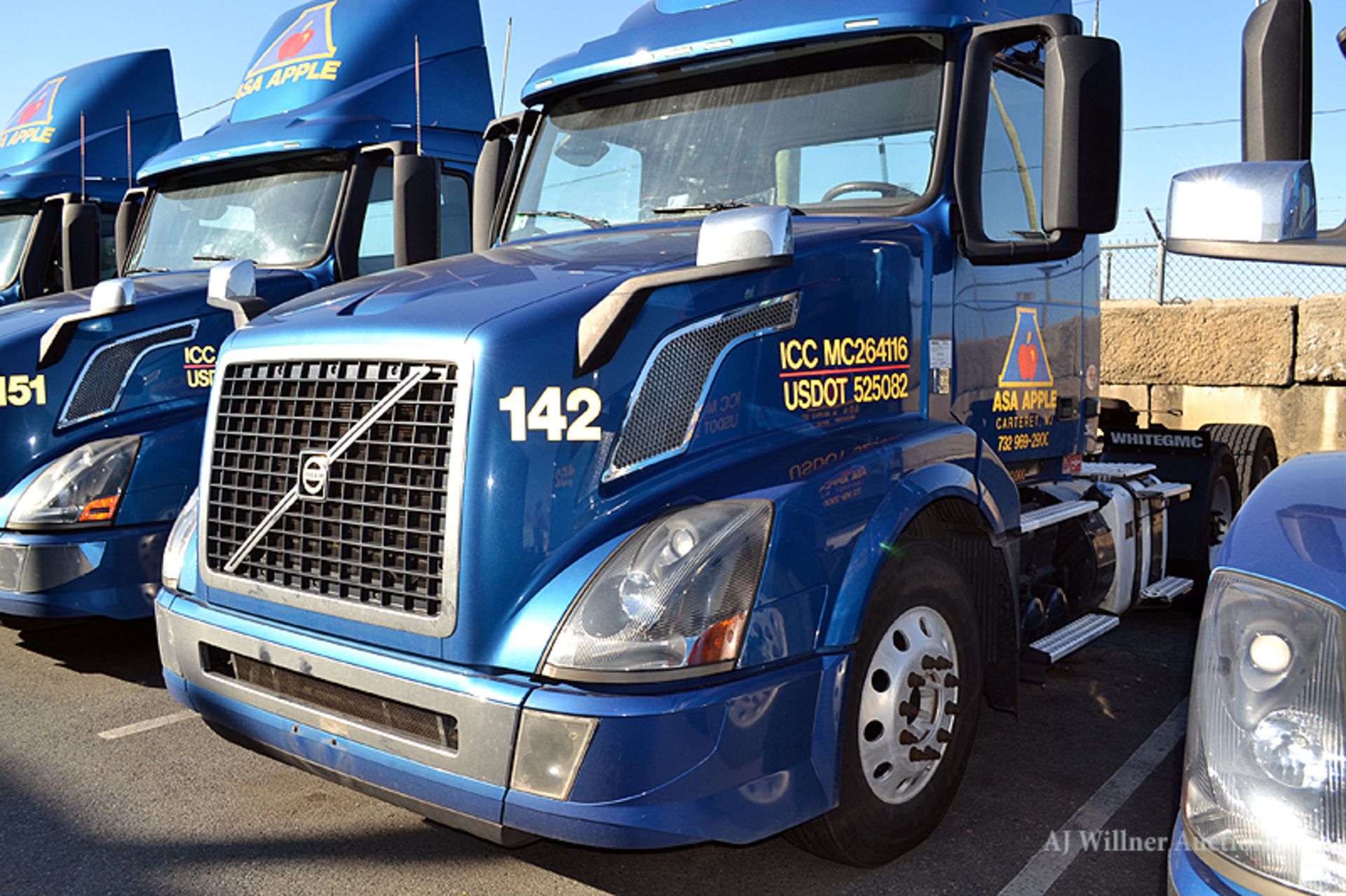 2016 Volvo VNL64T conventional day cab tandem axle Truck tractor, - Image 9 of 9