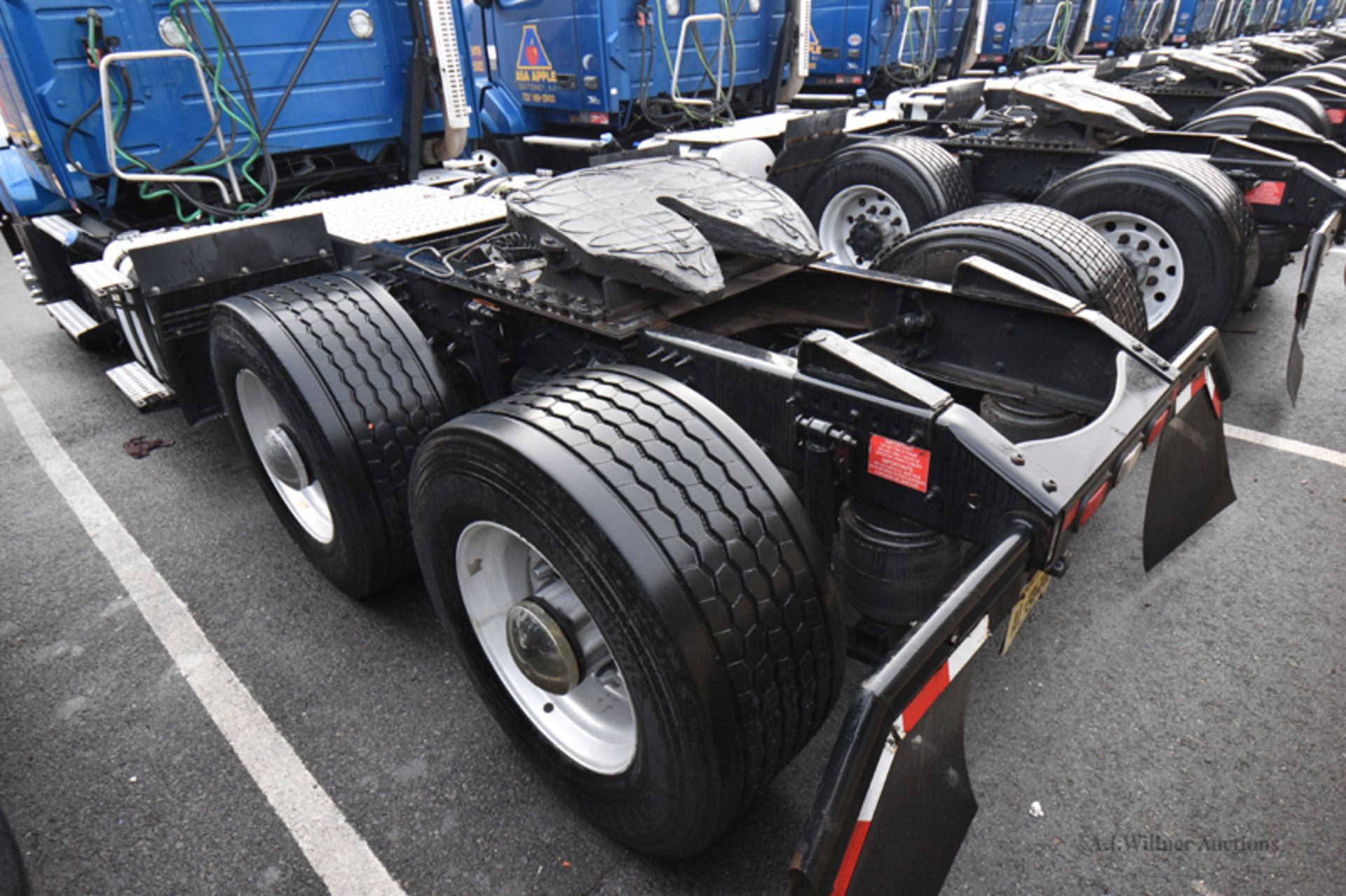 2016 Volvo VNL64T conventional day cab tandem axle Truck tractor, - Image 5 of 8