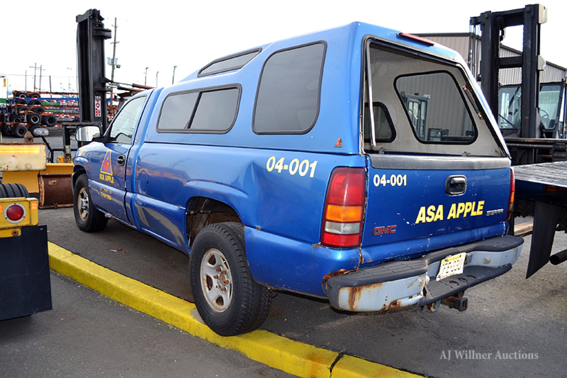 2000 GMC Sierra 1500SL 2 door regular cab pick-up truck, - Image 2 of 9