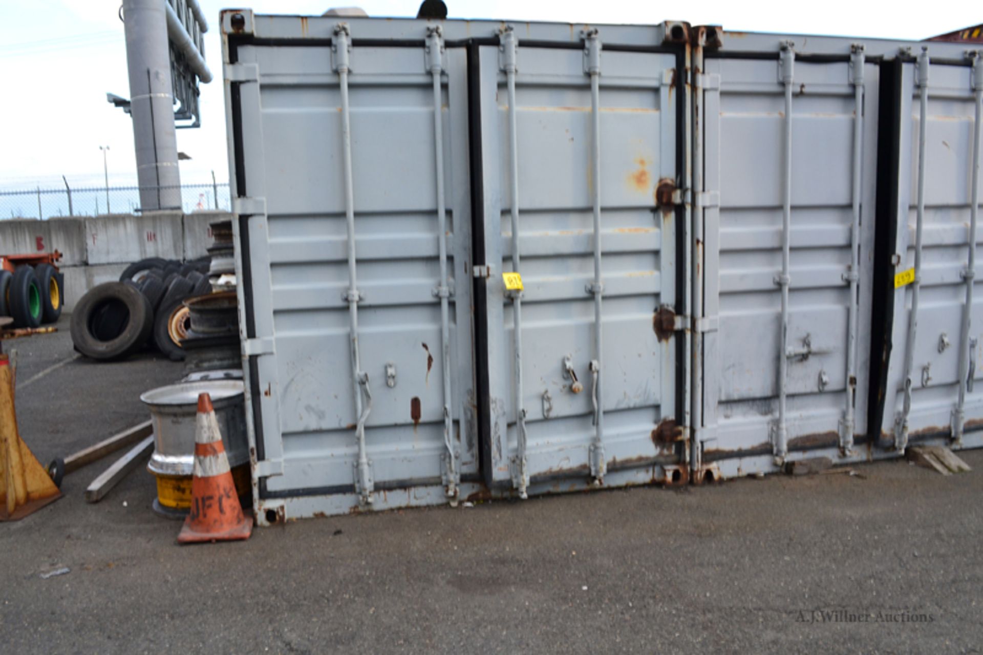 40'-0 steel storage containers w/ rear swing doors