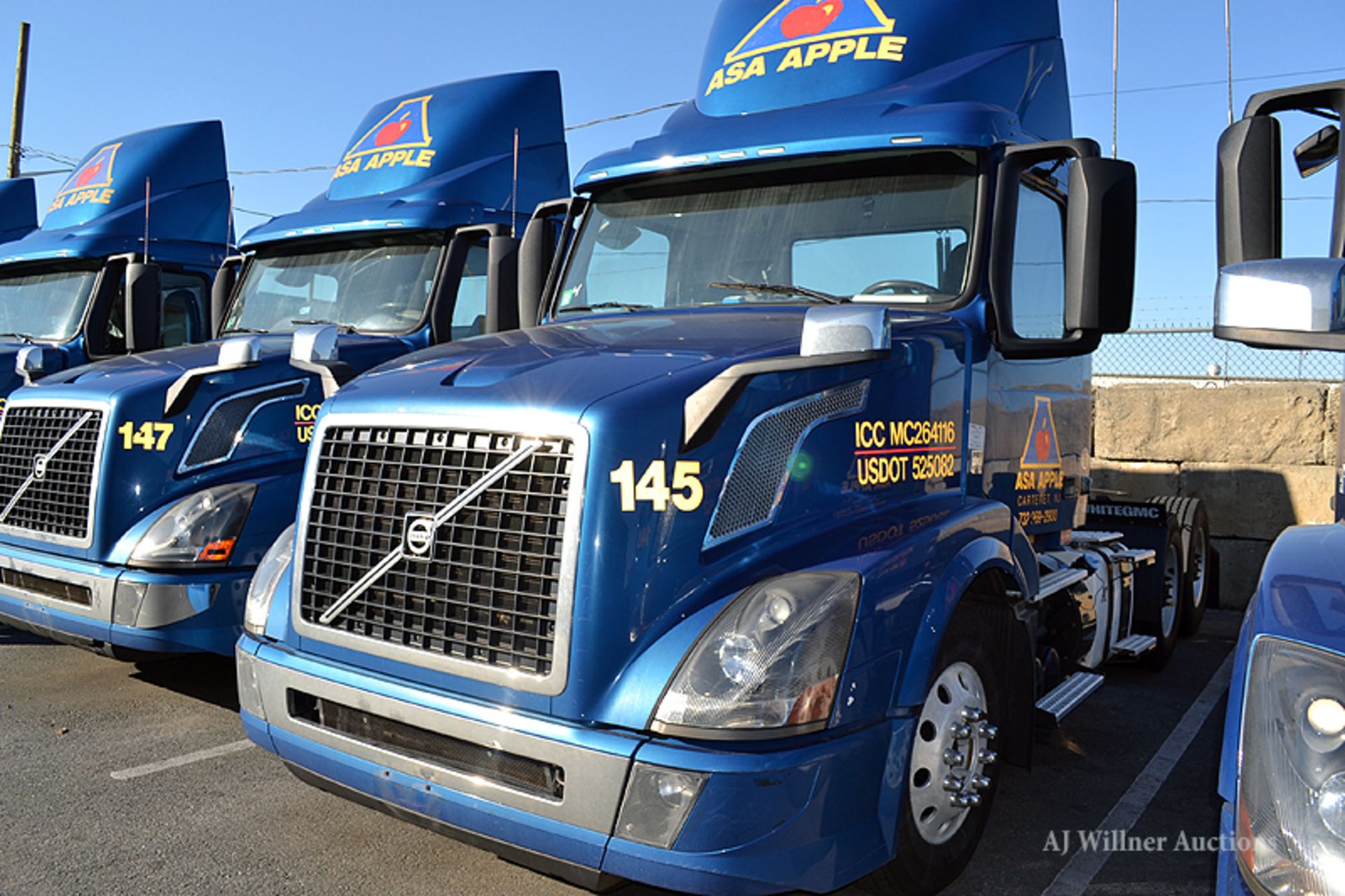 2016 Volvo VNL64T conventional day cab tandem axle Truck tractor, - Image 8 of 10