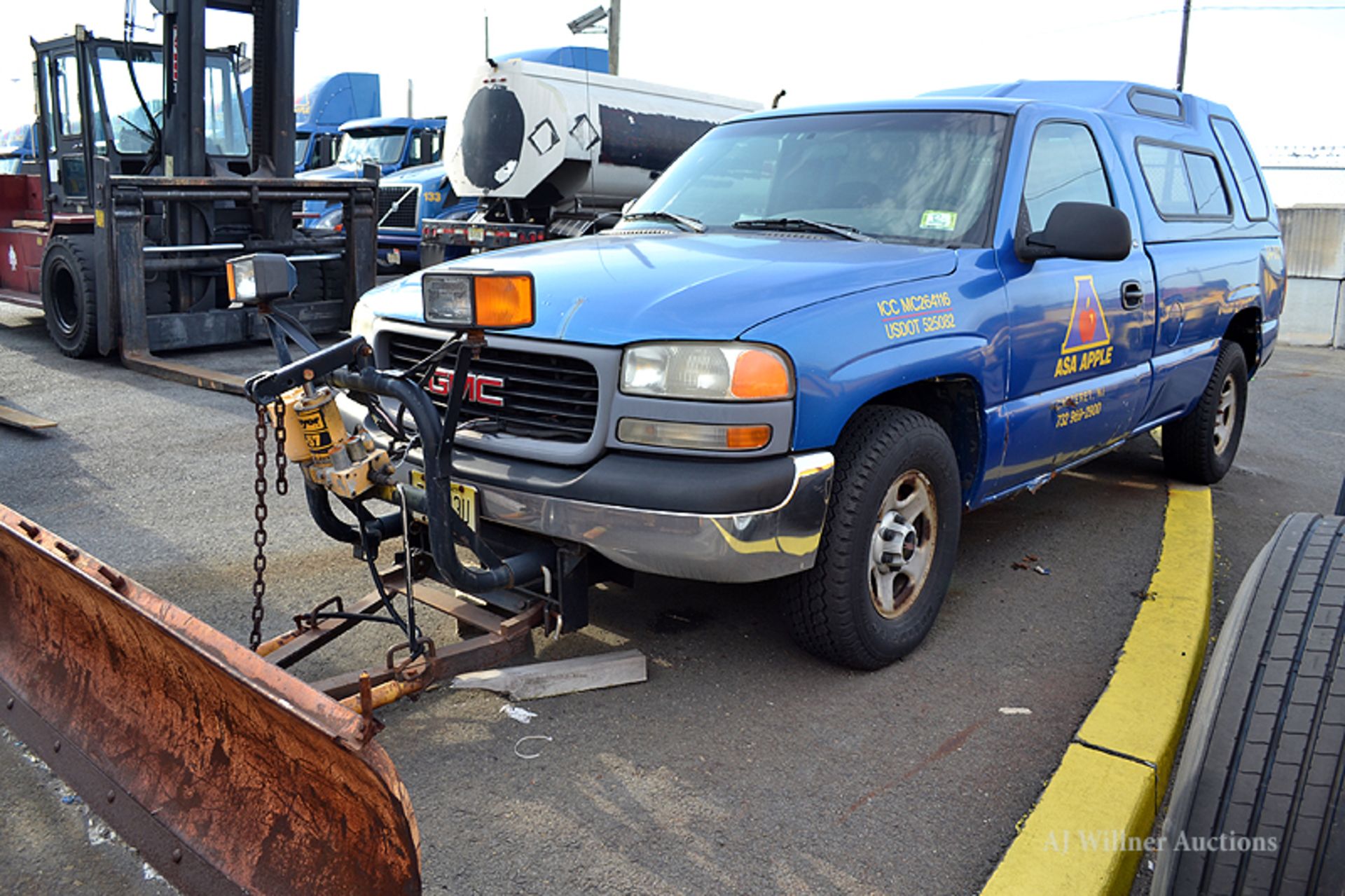 2000 GMC Sierra 1500SL 2 door regular cab pick-up truck, - Image 8 of 9