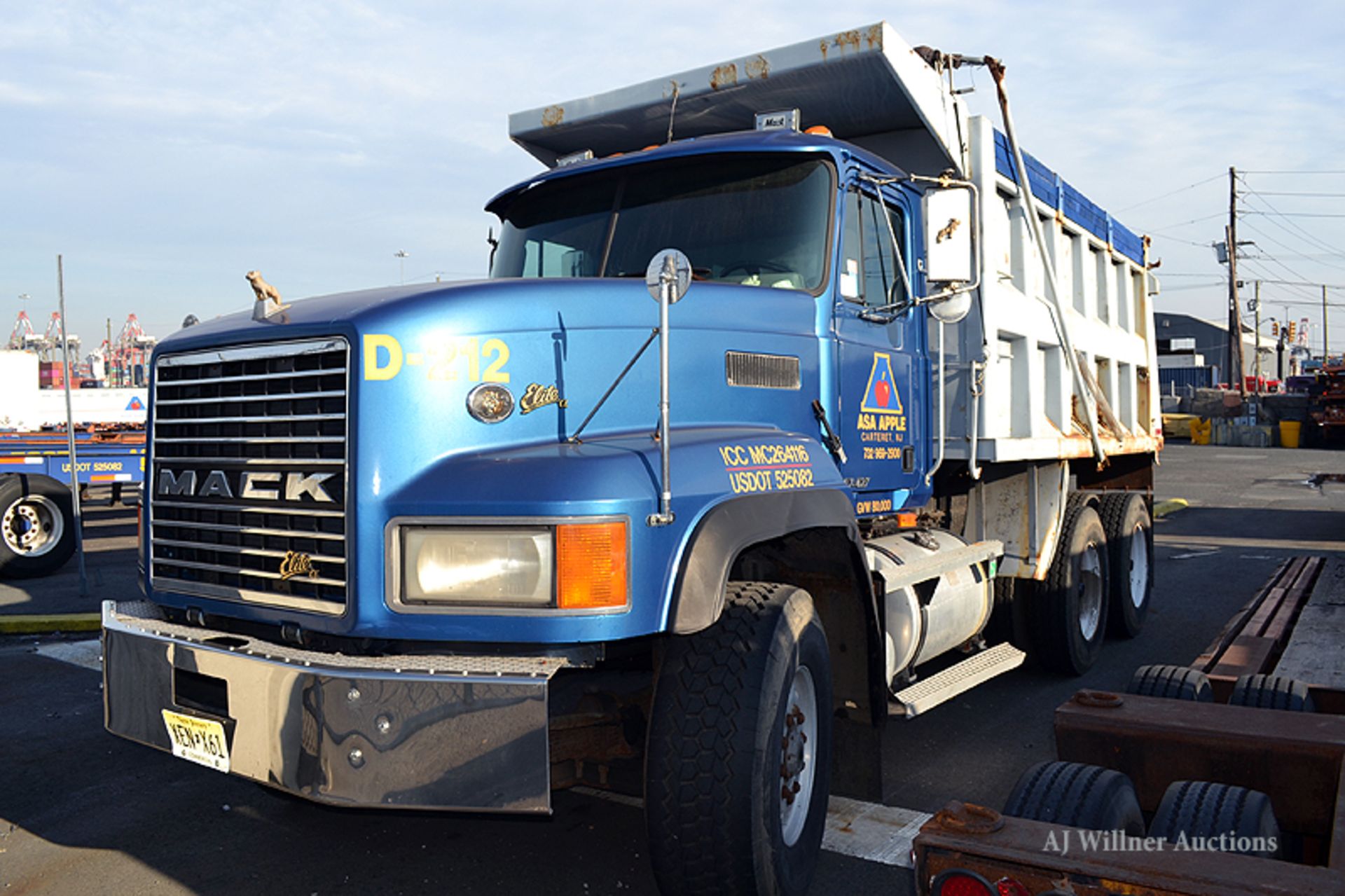 1996 Mack Elite CL-713 tandem axle dump truck