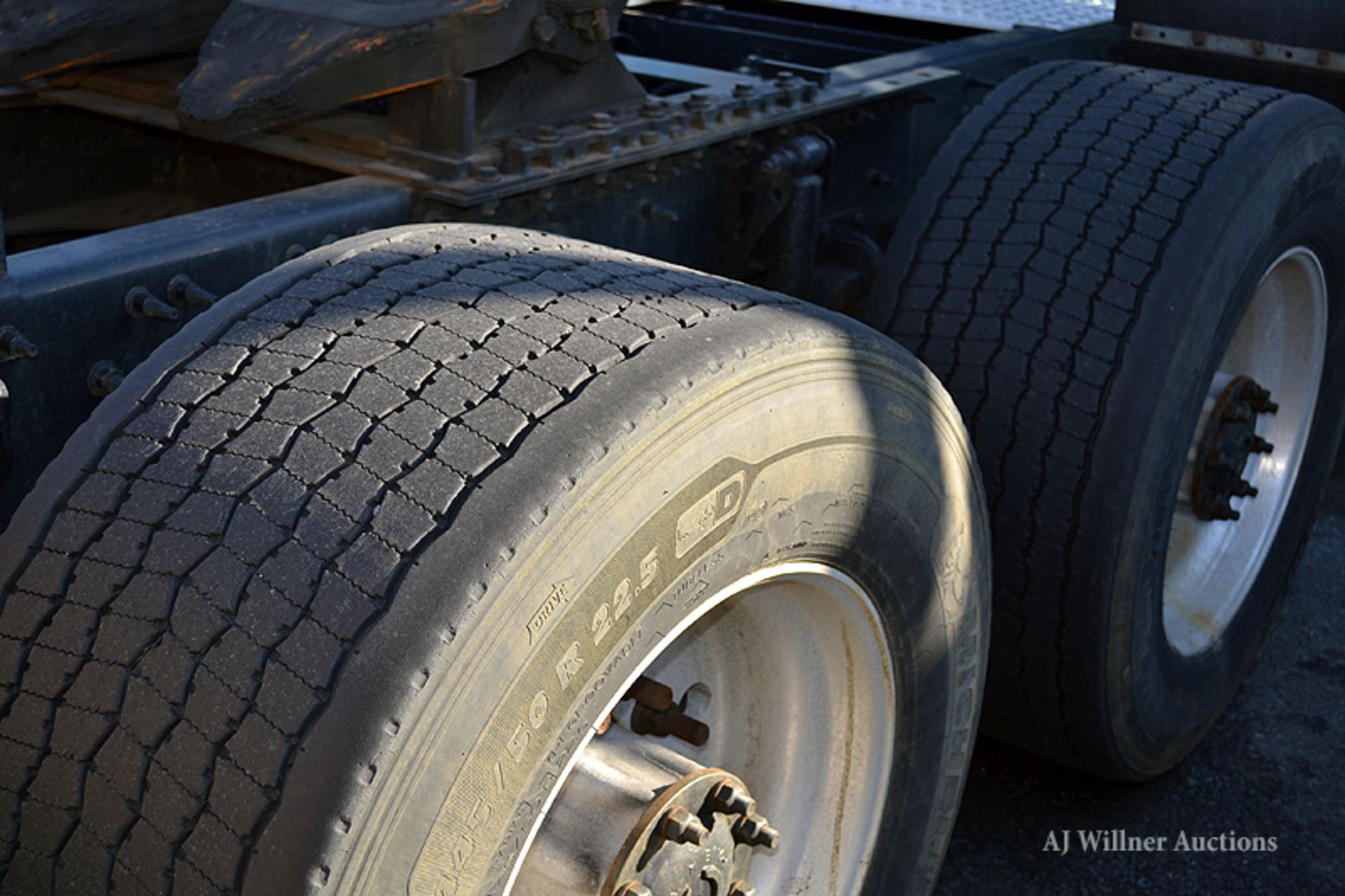 2016 Volvo VNL64T conventional day cab tandem axle Truck tractor, - Image 4 of 9