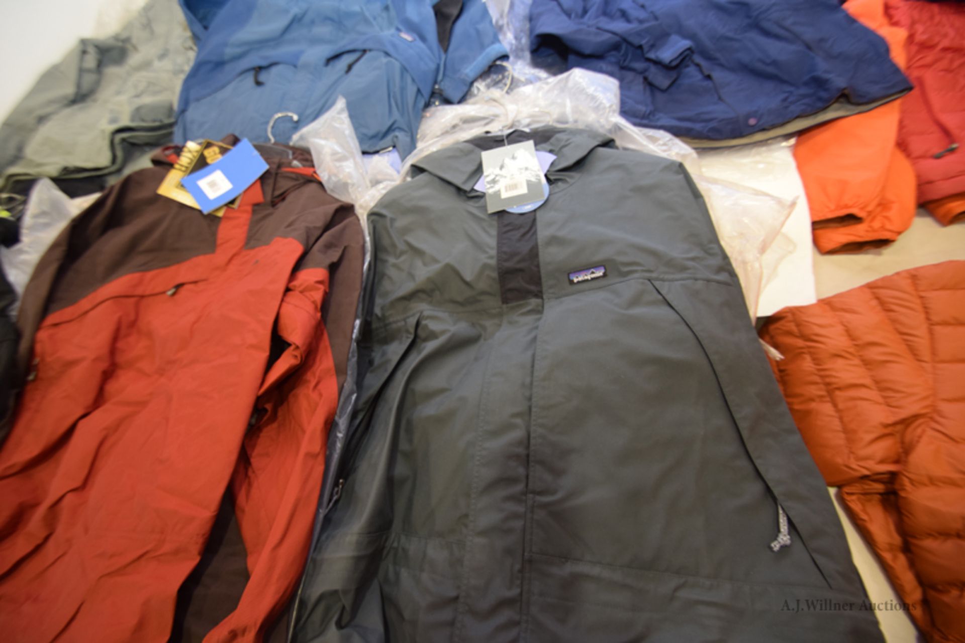 Patagonia Clothing - Image 8 of 12