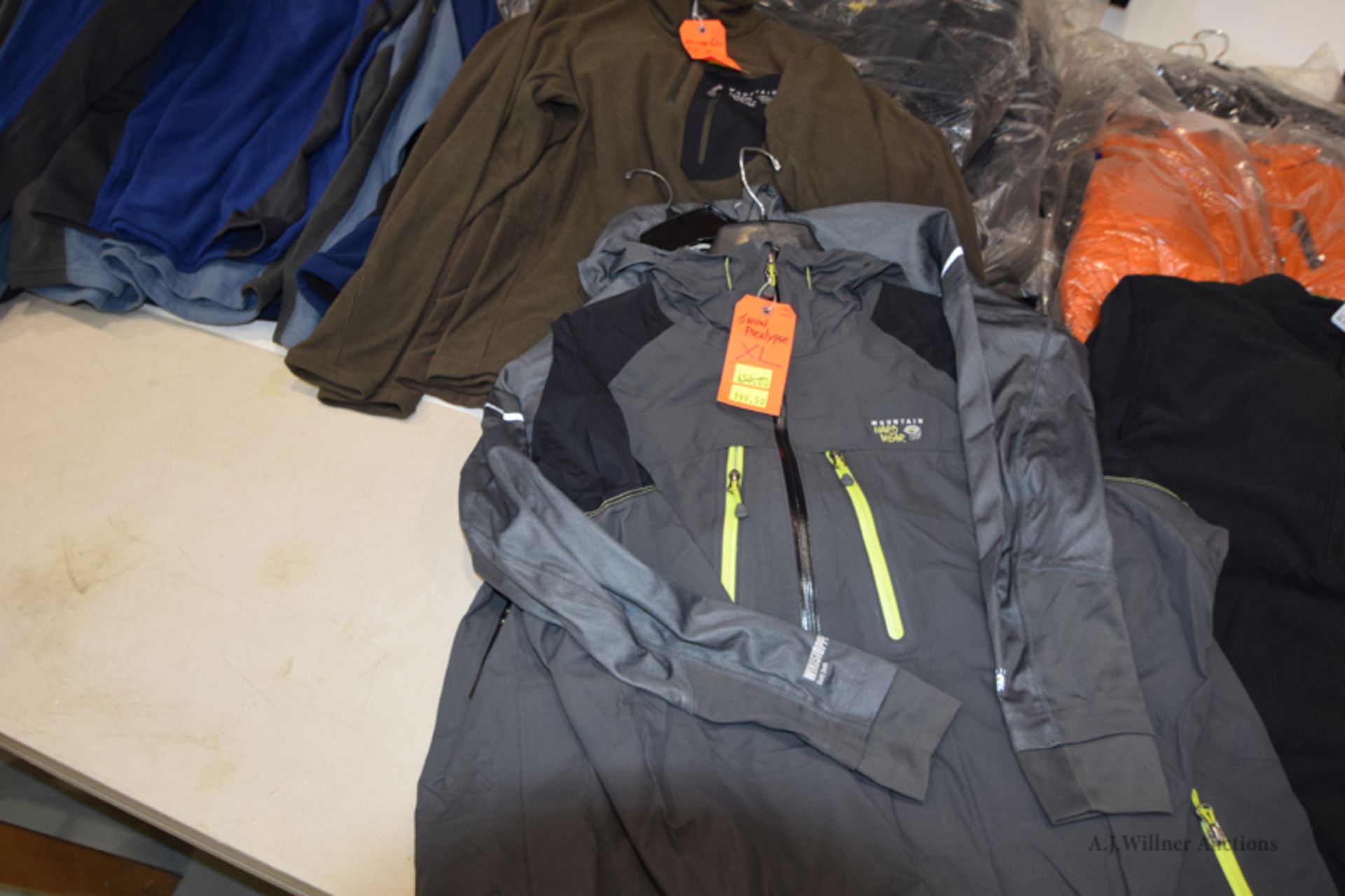 Mountain Hardware Clothing - Image 10 of 15