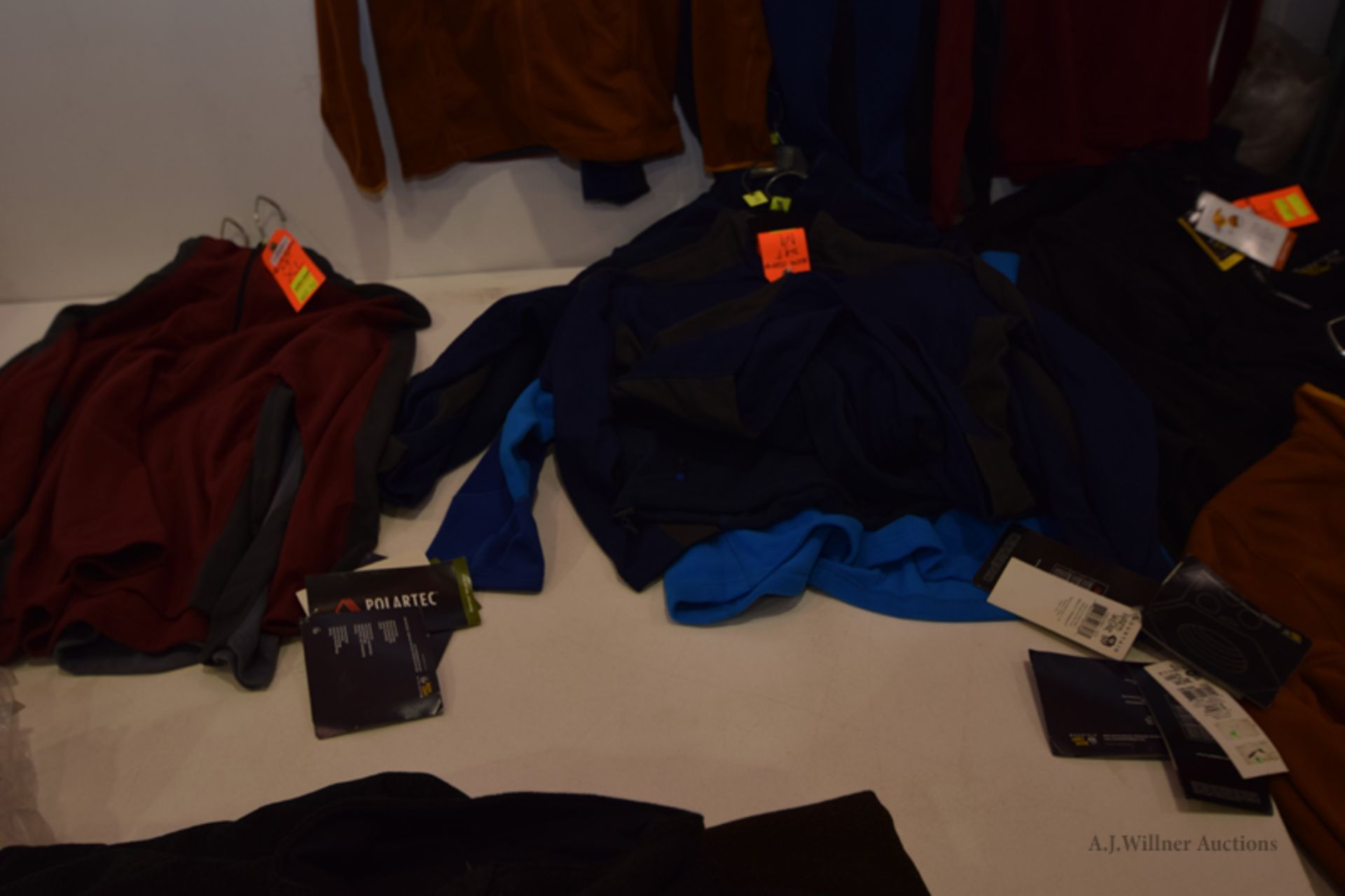 Mountain Hardware Clothing - Image 8 of 12