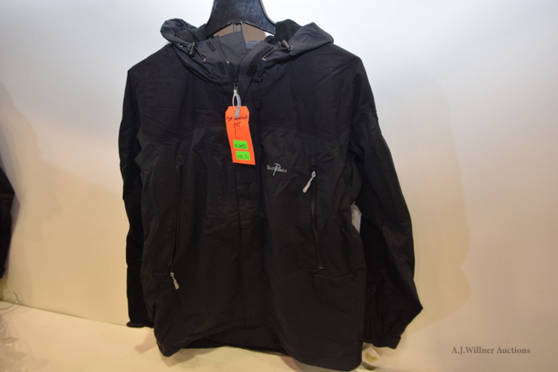 Tent & Trails Clothing - Image 5 of 5