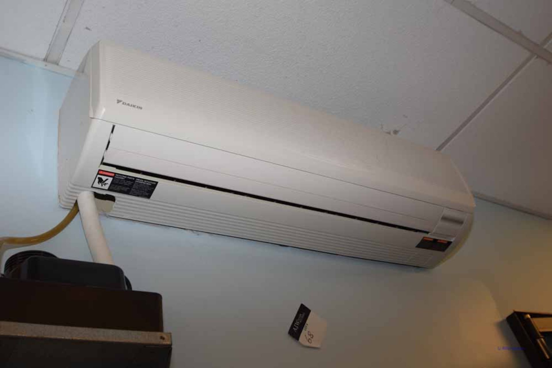Daikin Wall Mounted Air Unit- no compressor on roof - Image 2 of 2