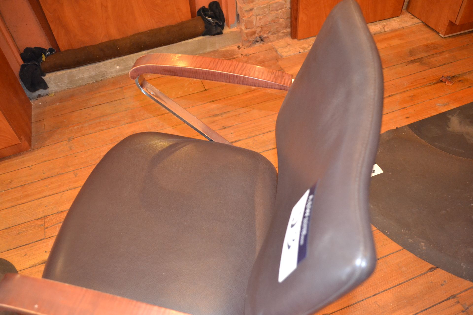 Formatron Wave, Hydraulic Styling Chair - Image 4 of 4
