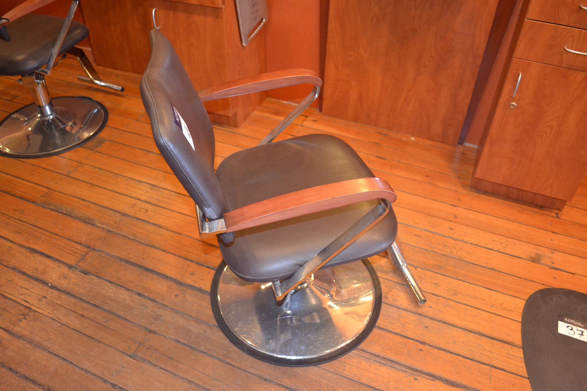Formatron Wave, Hydraulic Styling Chair - Image 2 of 5