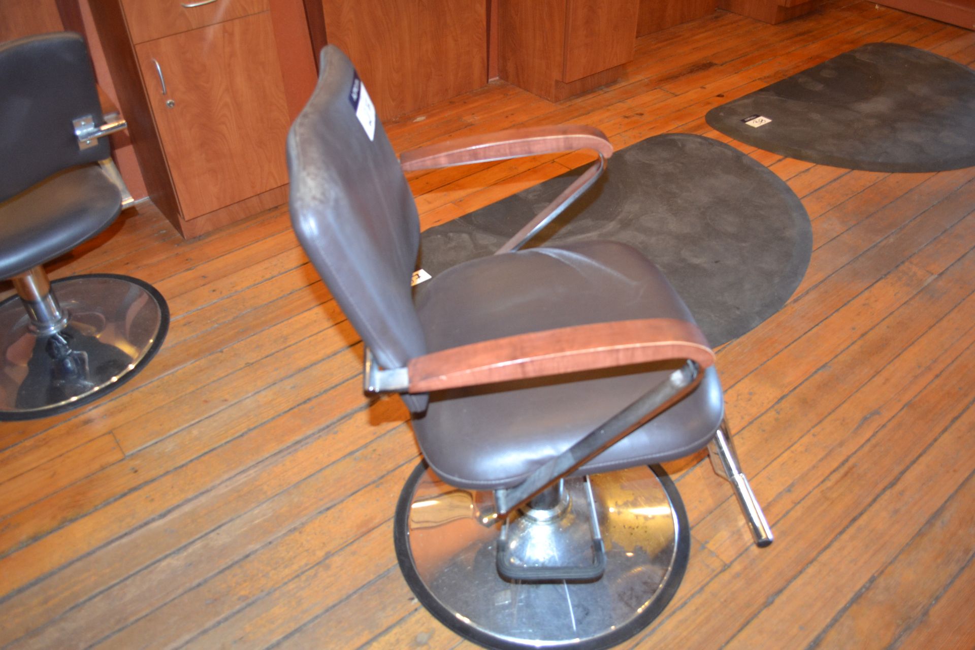 Formatron Wave, Hydraulic Styling Chair - Image 2 of 6
