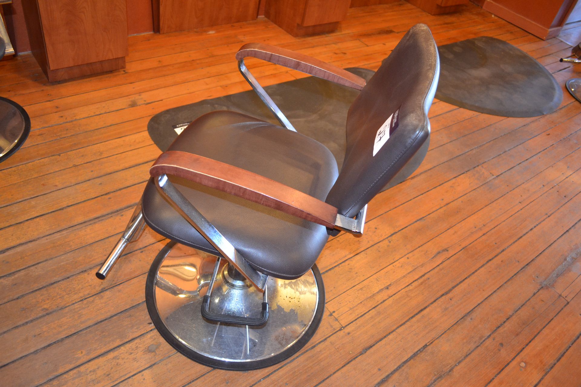Formatron Wave, Hydraulic Styling Chair - Image 5 of 6