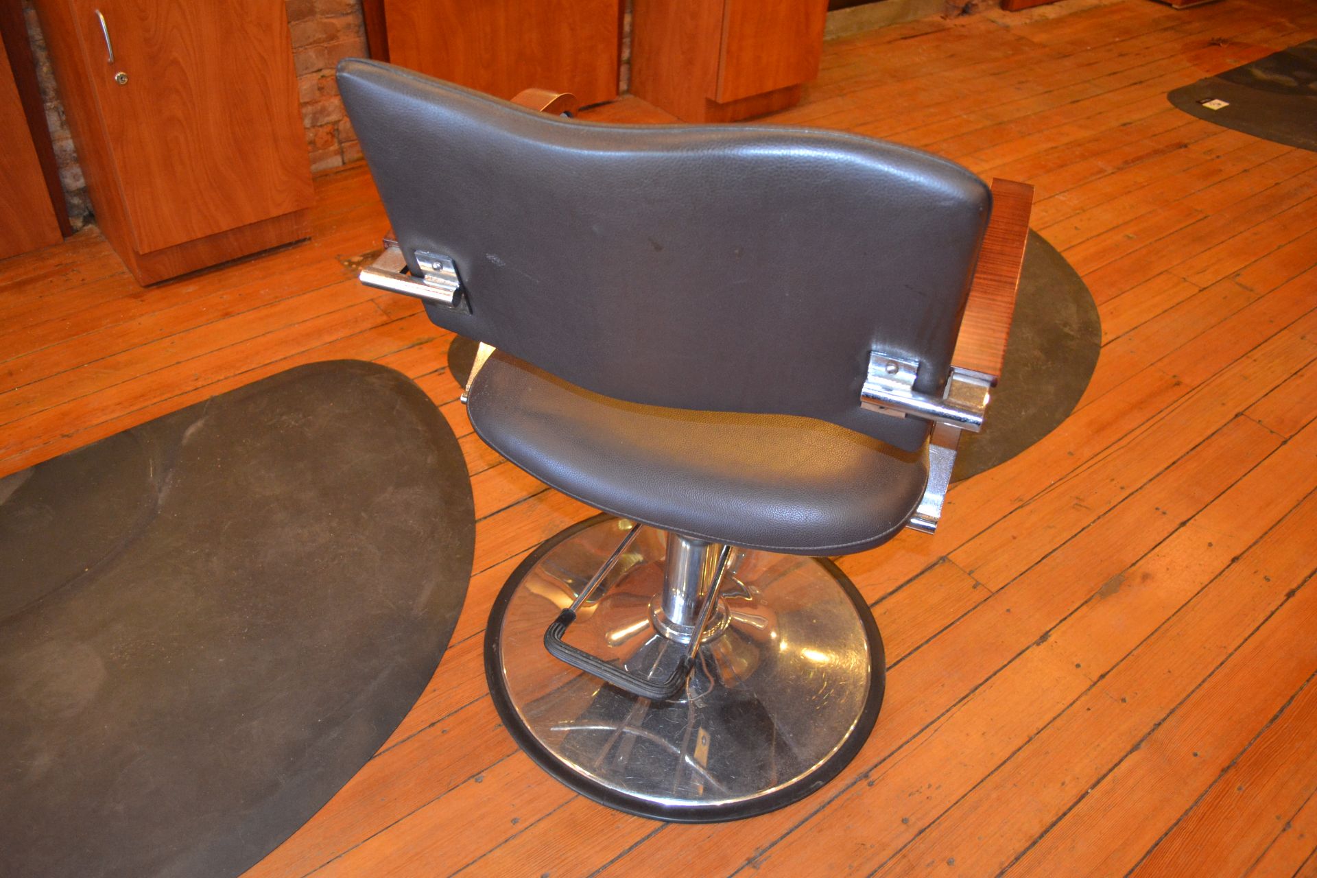 Formatron Wave, Hydraulic Styling Chair - Image 3 of 4
