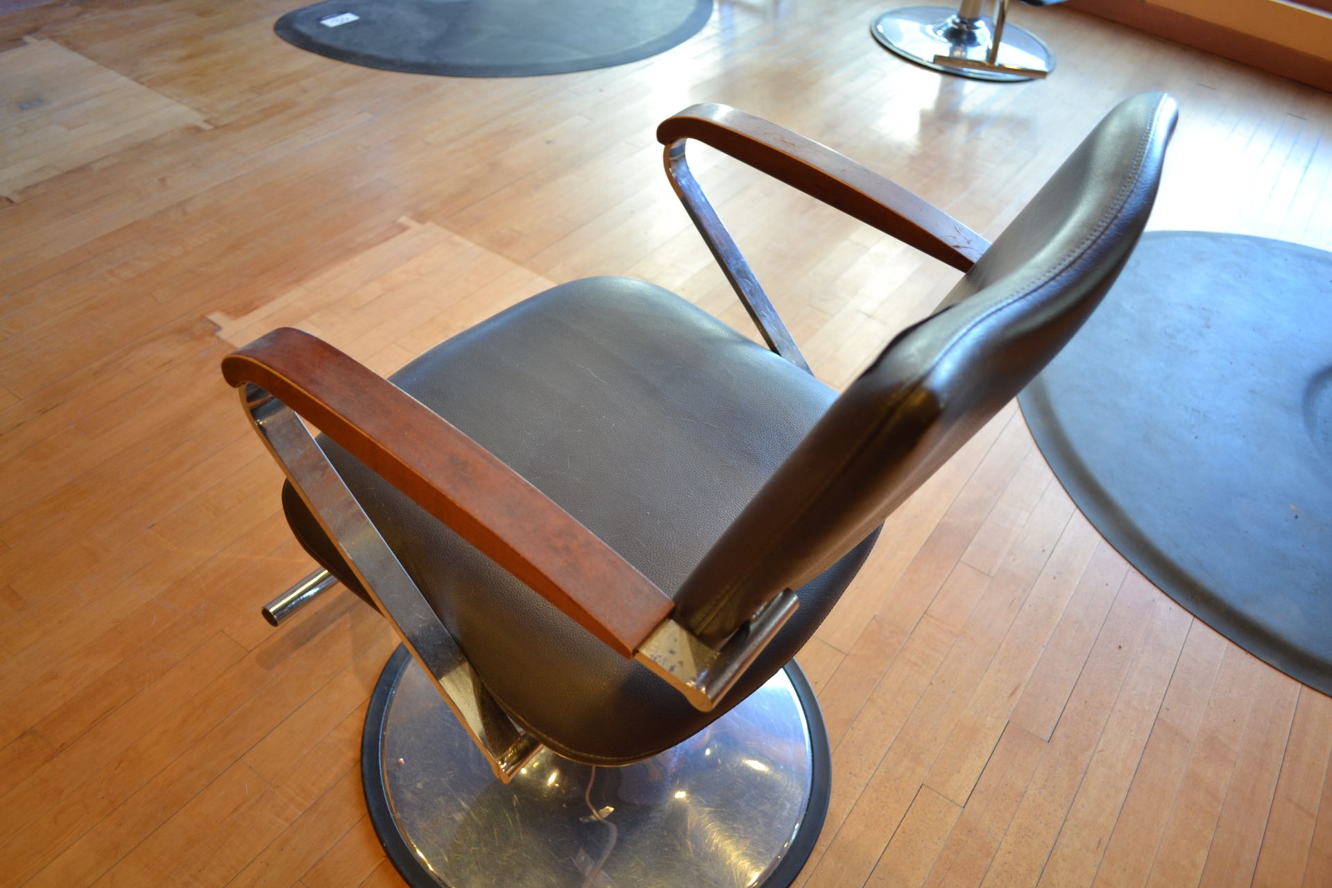 Formatron Wave, Hydraulic Styling Chair - Image 4 of 5