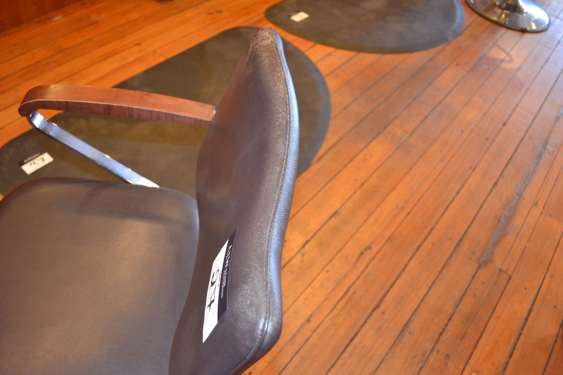 Formatron Wave, Hydraulic Styling Chair - Image 6 of 6