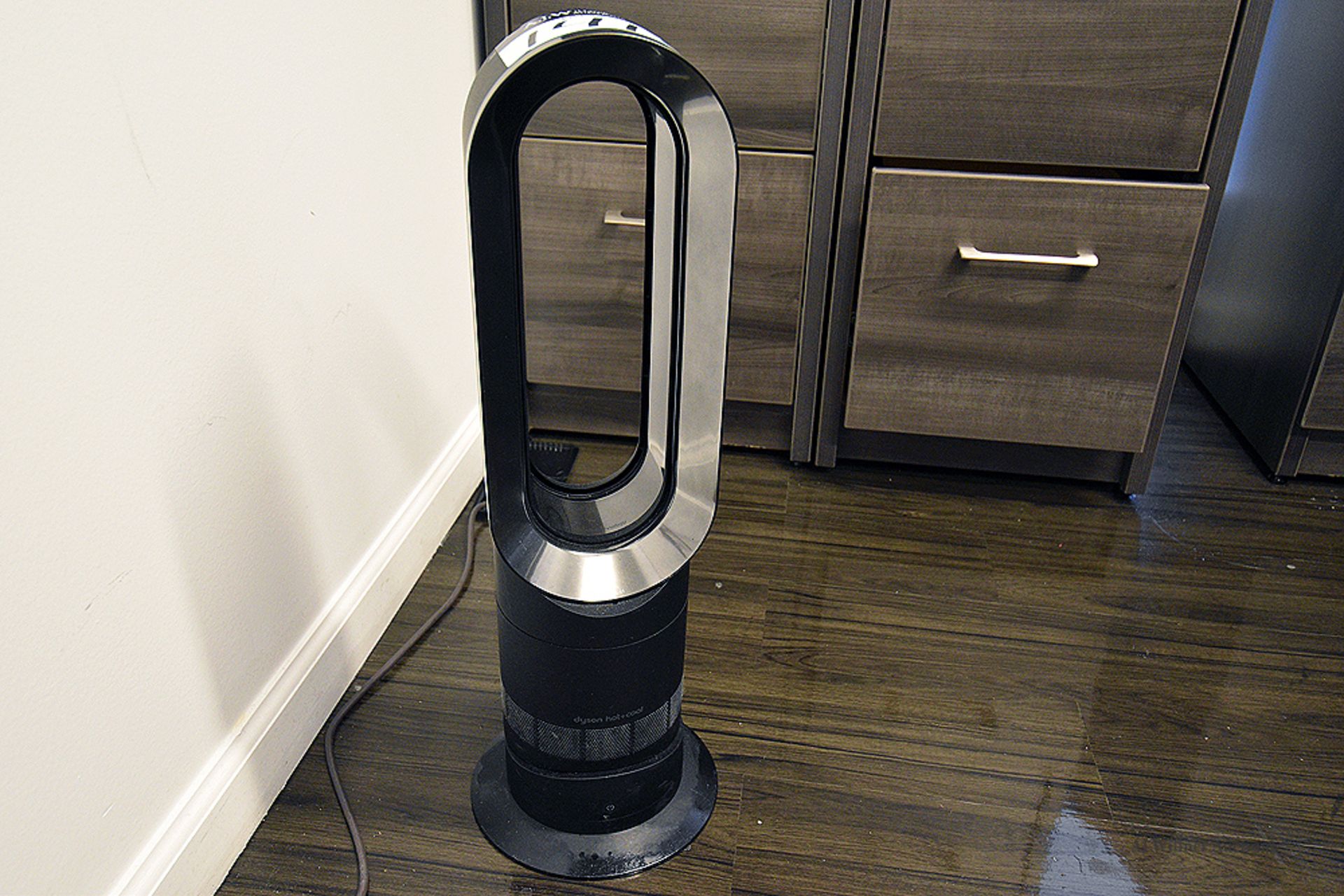 Dyson Hot/Cold Air Mover - Image 2 of 2