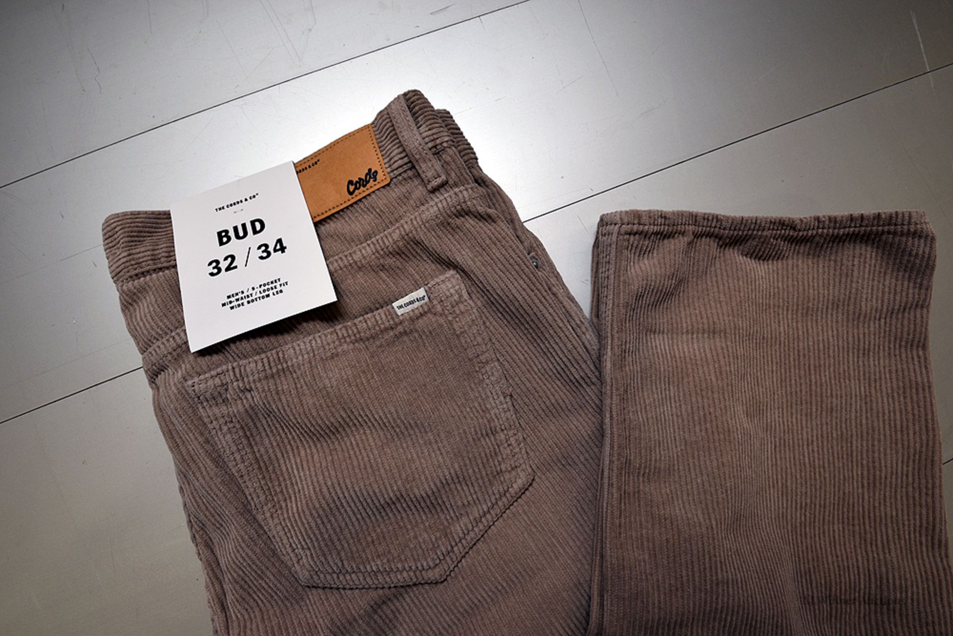 The Cords & Co. "Bud" Style, Men's/5-Pocket/Mid-Waist/Loose Fit/Wide Bottom Leg Pants - Image 4 of 5