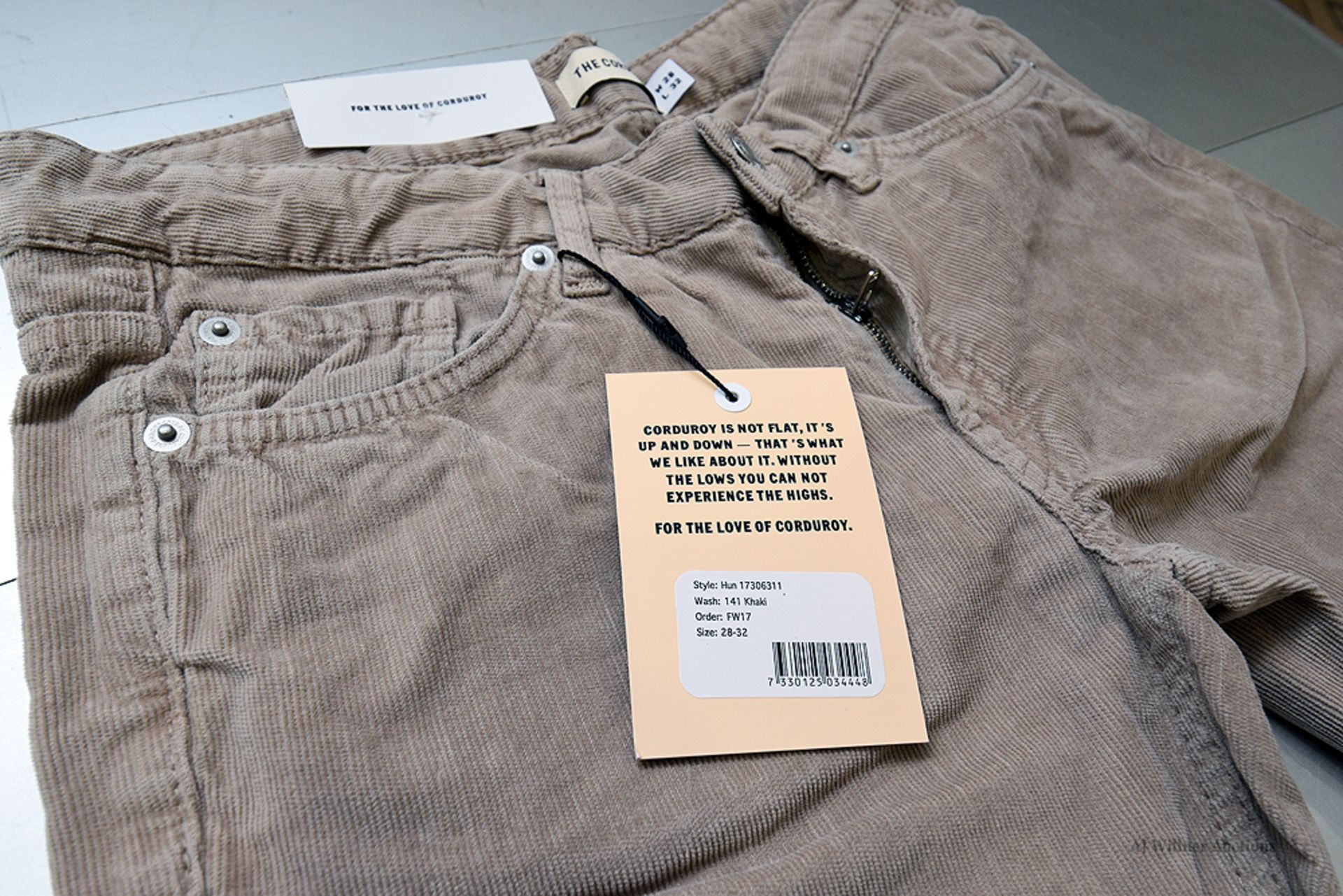 The Cords & Co. "Hun" Style, Women's/ 5-Pocket/ Mid-Waist/ Slim Fit/ Tight Bottom Leg Pants - Image 4 of 6