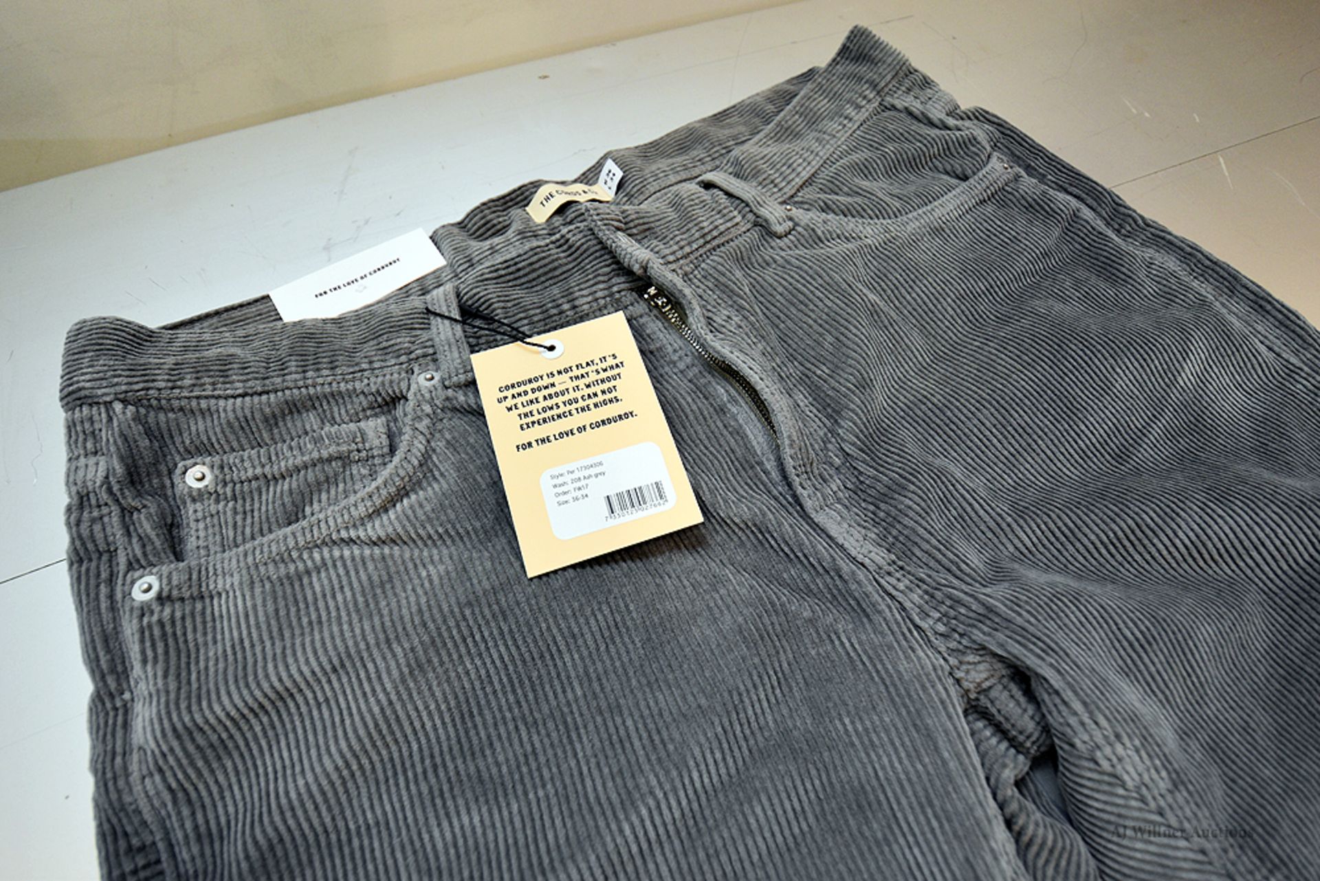 The Cords & Co. "Per" Style, Men's/5-Pocket/High-Waist/ Straight Fit/ Narrow Bottom Leg - Image 4 of 5