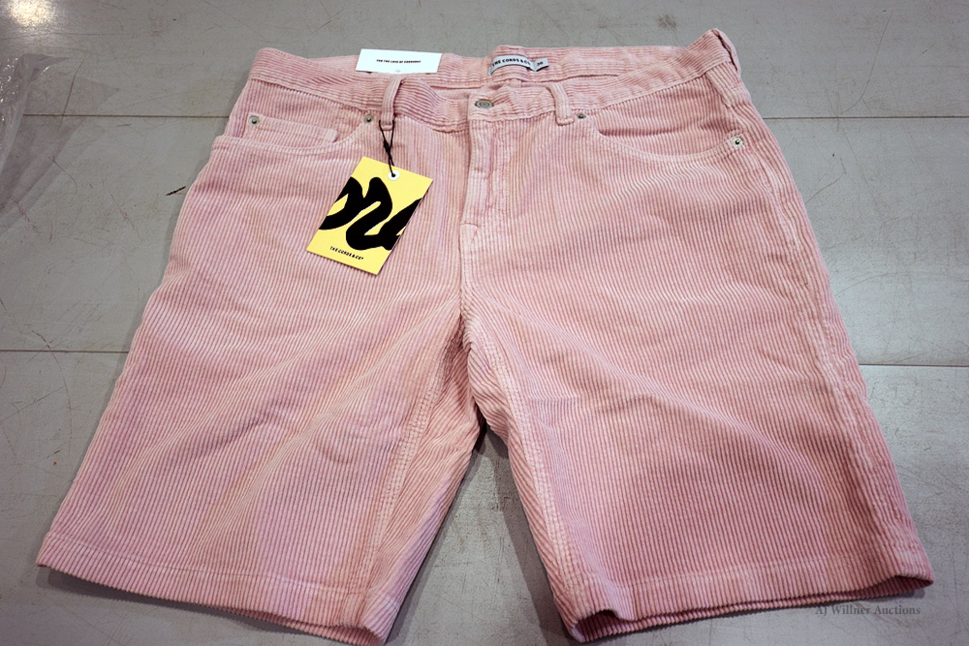 The Cords & Co. "Adam" Style Men's/ 5-Pocket/ Mid-Waist/ Classic Fit/ Shorts (Blush)