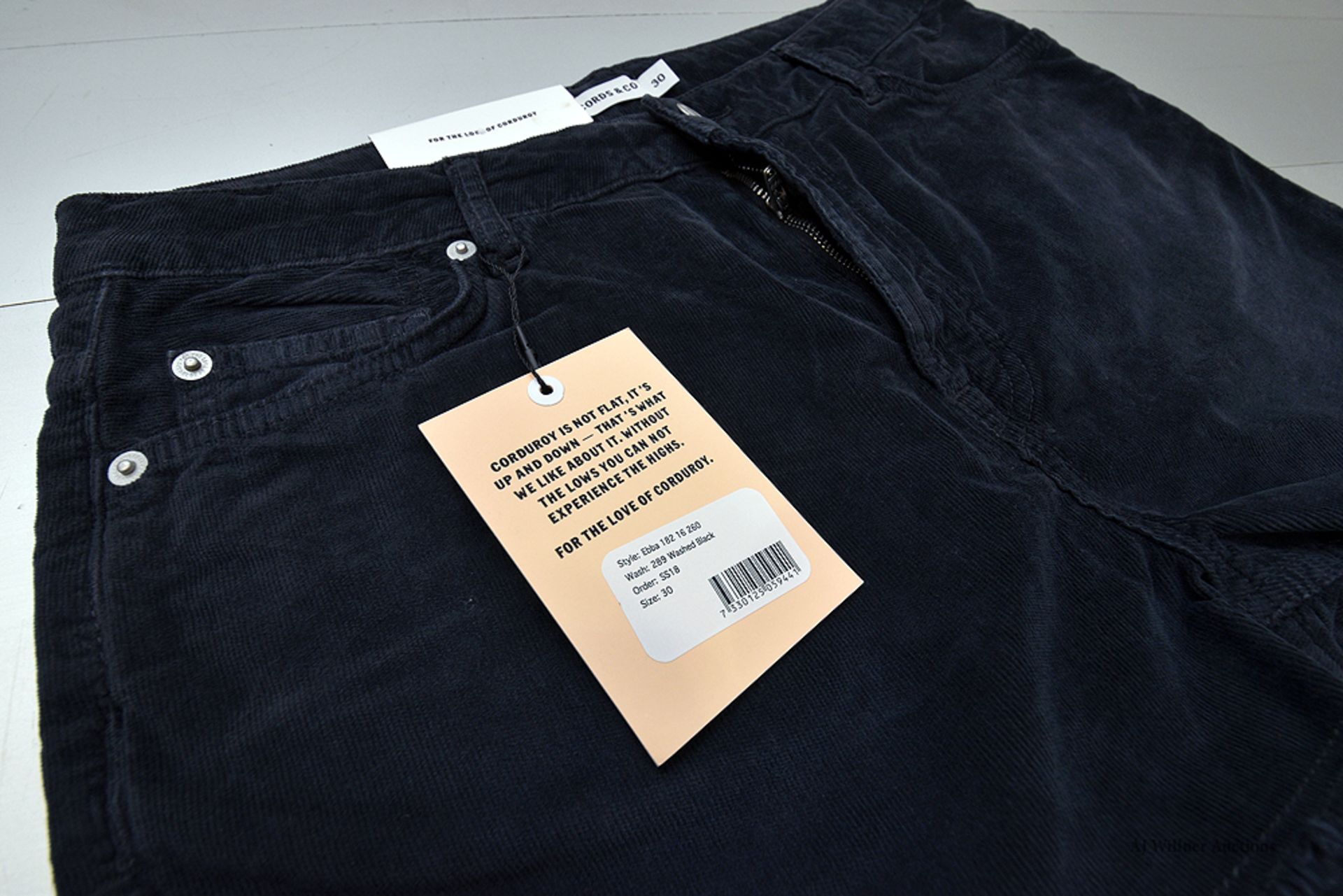 The Cords & Co."Ebba" Style, Women's/ 5-Pocket/ High-Waist/ Narrow Fit Shorts Black & Oatmeal - Image 4 of 6