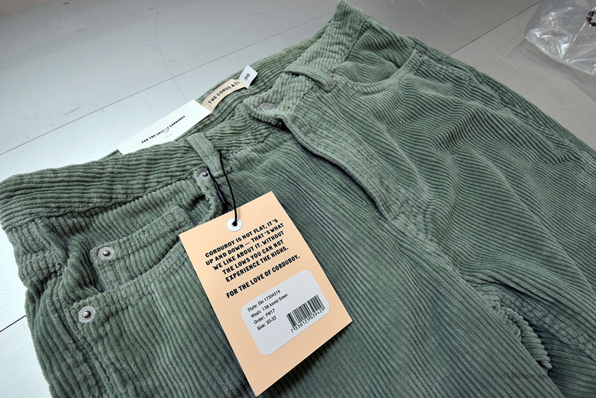 The Cords & Co. "Elin" Style, Women's/ 5-Pocket/ Mid-Waist/ Straight Fit/ Cropped Leg Pants - Image 4 of 6