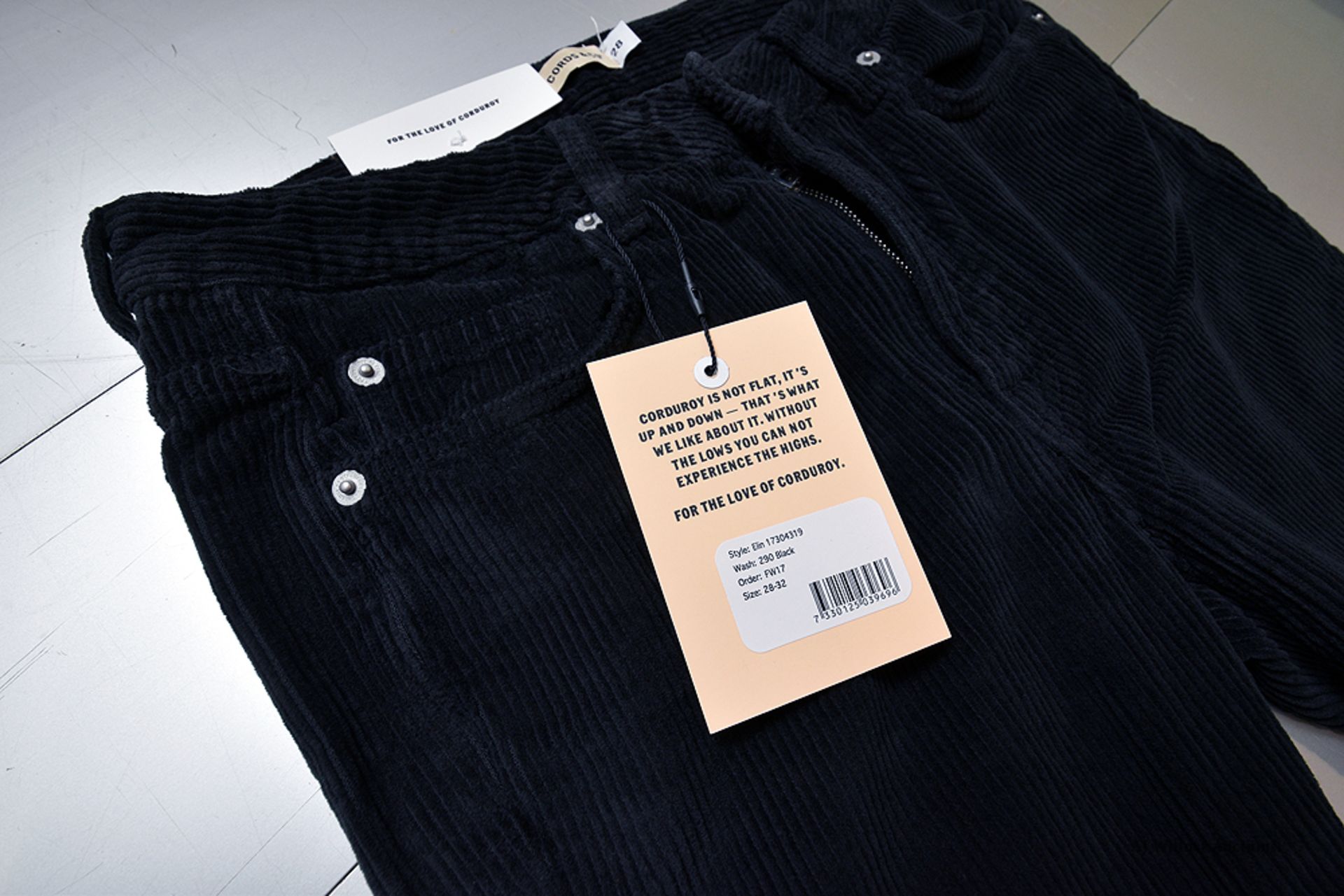 The Cords & Co. "Elin" Style, Women's/ 5-Pocket/ Mid-Waist/ Straight Fit/ Cropped Leg Pants - Image 6 of 6