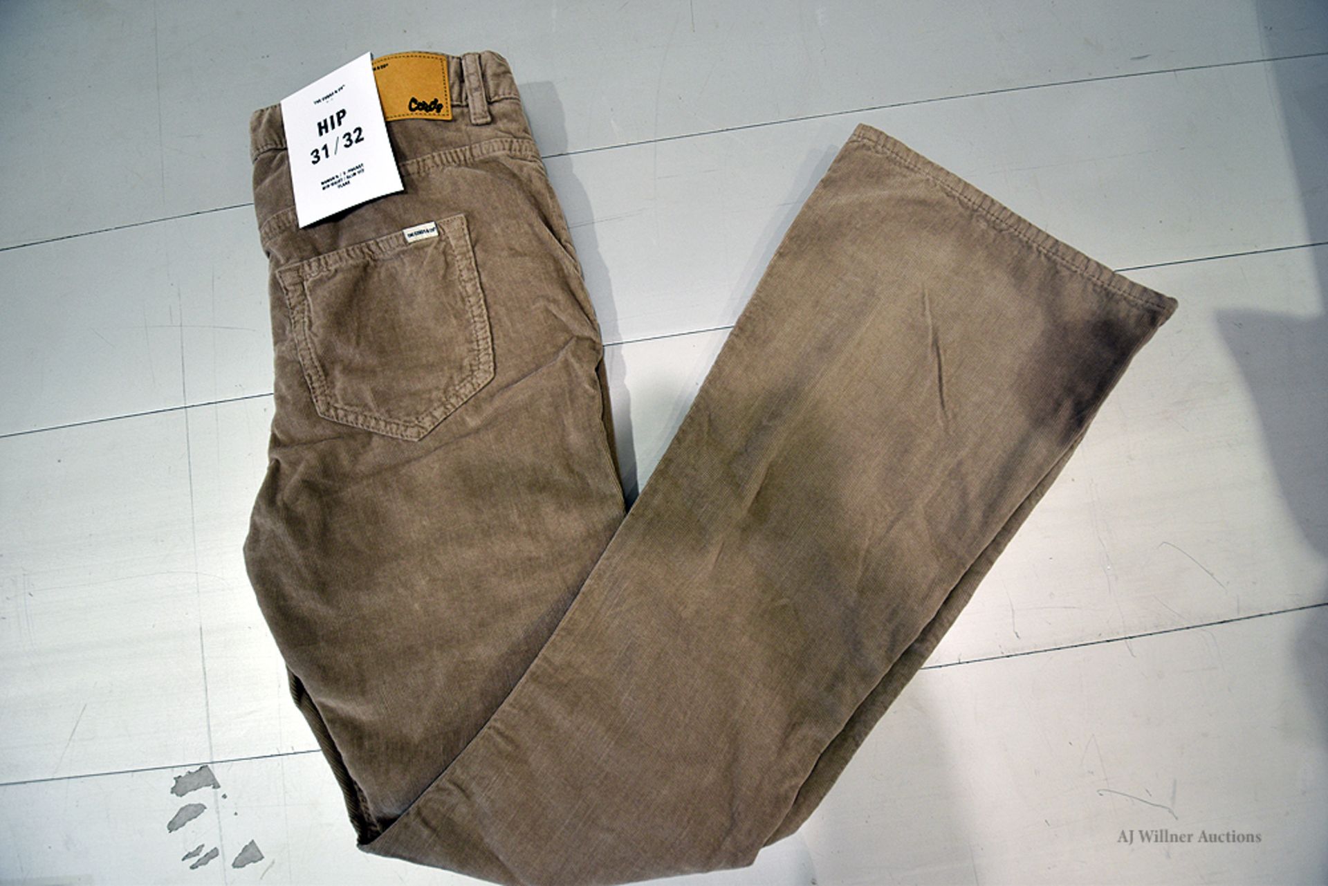 The Cords & Co. "Hip" Womens/Mid Waist/Slim Fit Flare Pants MSRP $160 - Image 4 of 5