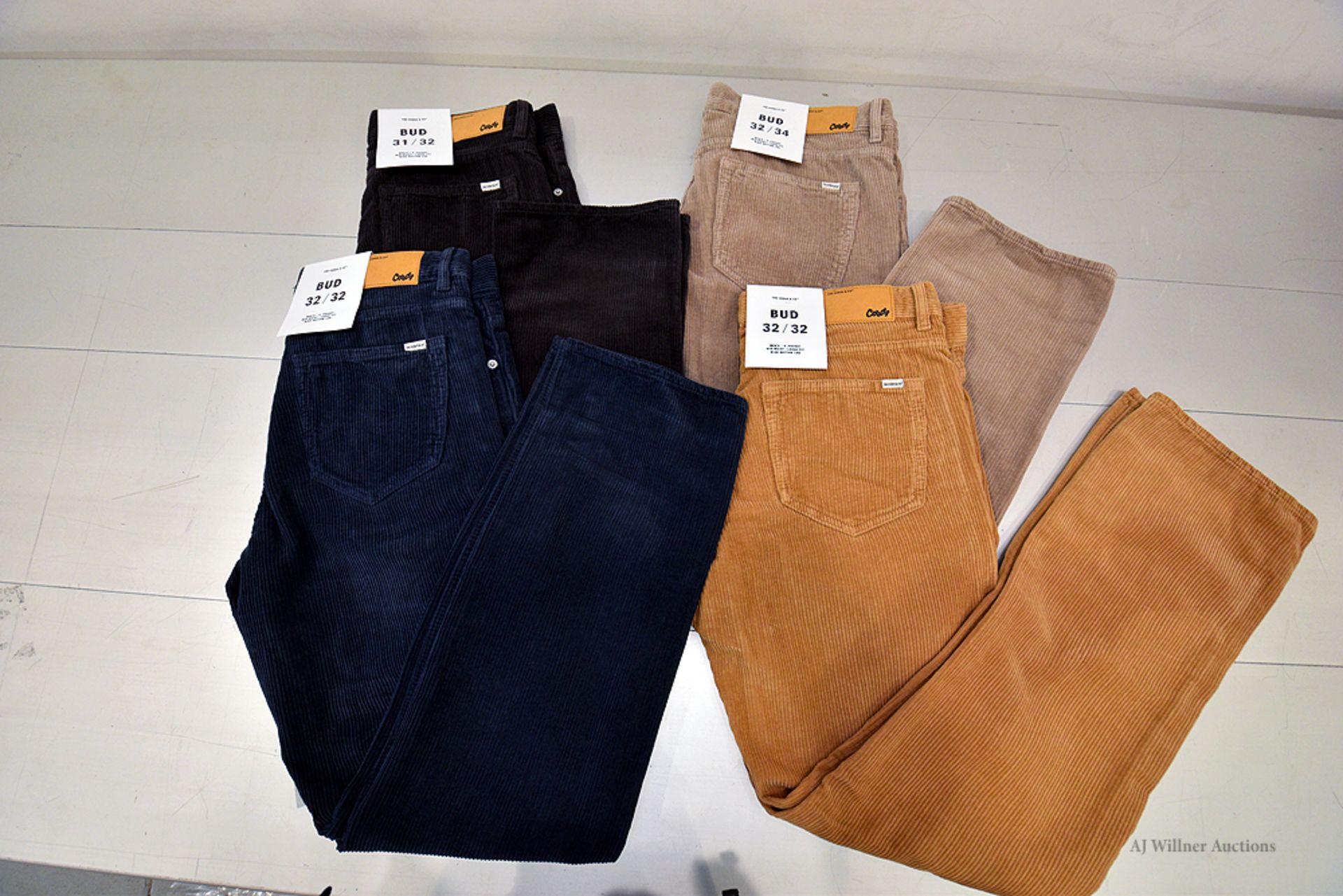 The Cords & Co. "Bud" Style, Men's/5-Pocket/Mid-Waist/Loose Fit/Wide Bottom Leg Pants