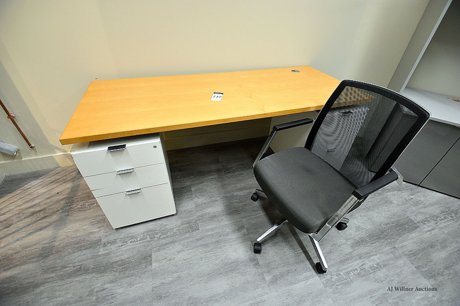Dauphin Ergonomic Chair & Wood-Top Desk