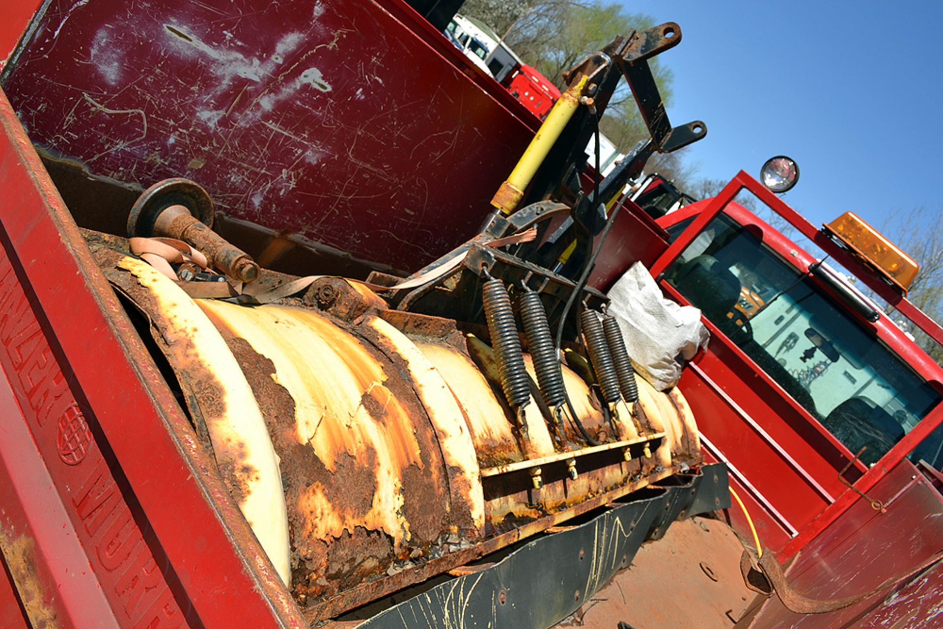 2002 Chevrolet 3500 Utility Body Service Truck - Image 5 of 9