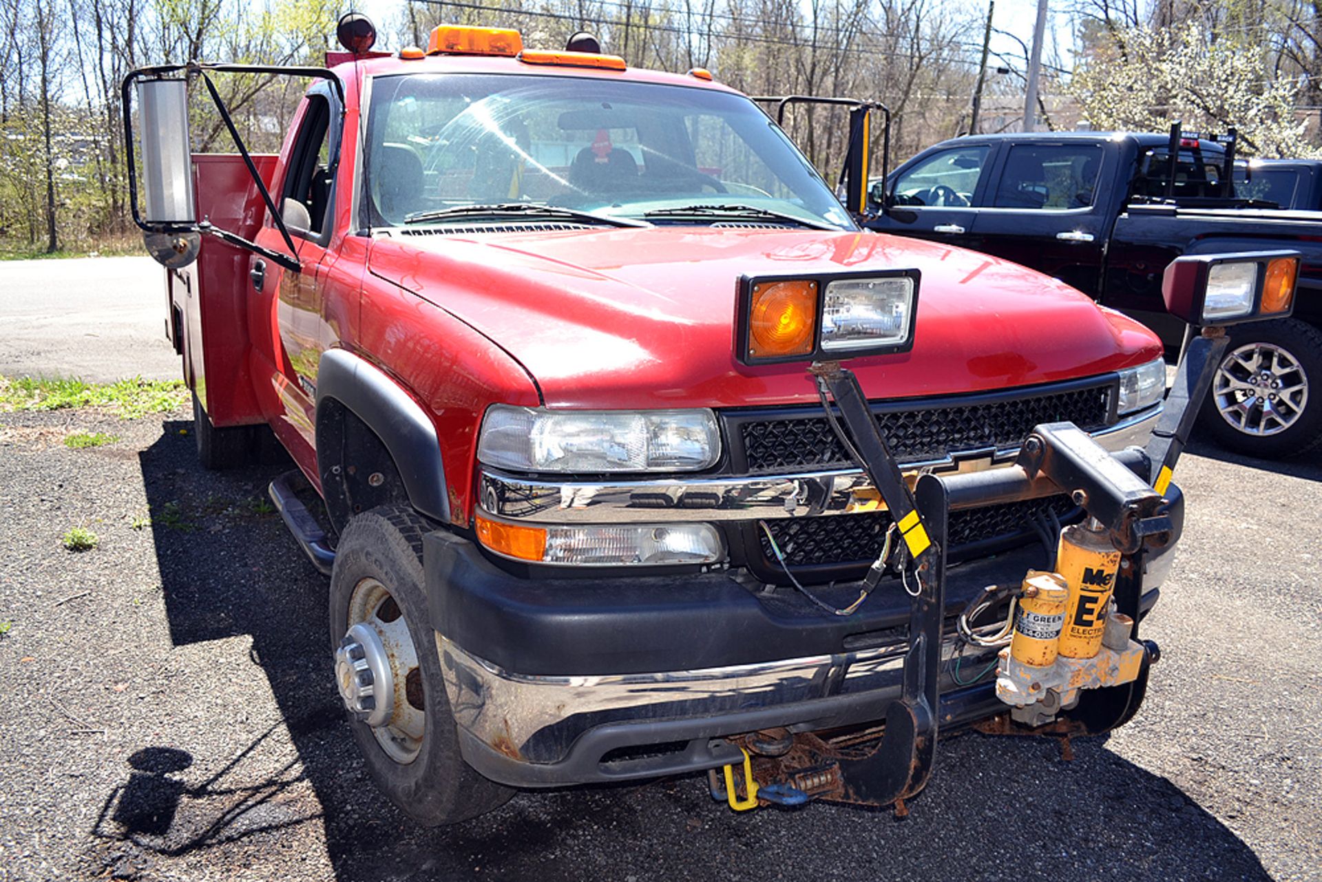 2002 Chevrolet 3500 Utility Body Service Truck - Image 2 of 9