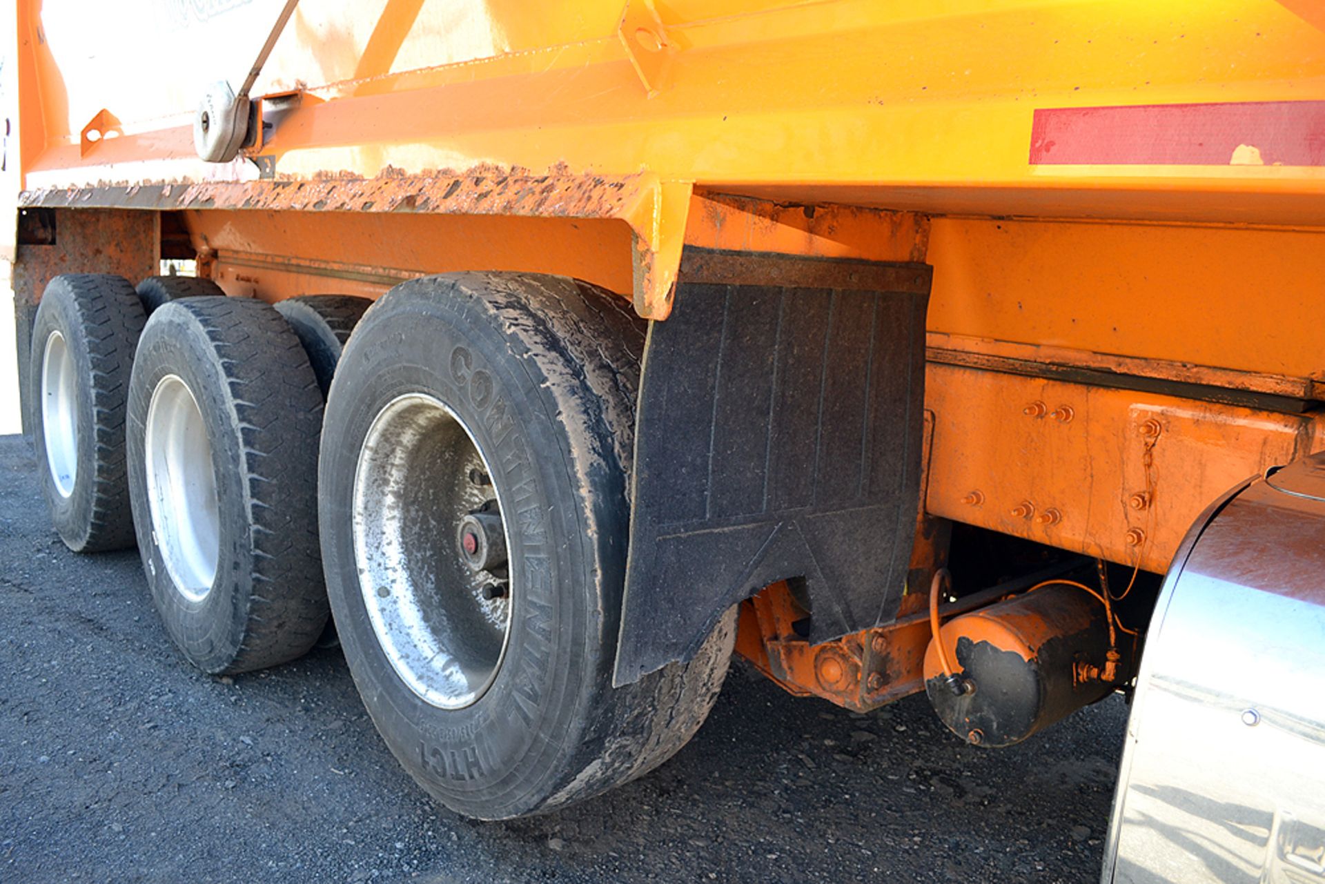 2017 Mack GU713 Standard Cab Tri-Axle, Dump Truck - Image 7 of 14