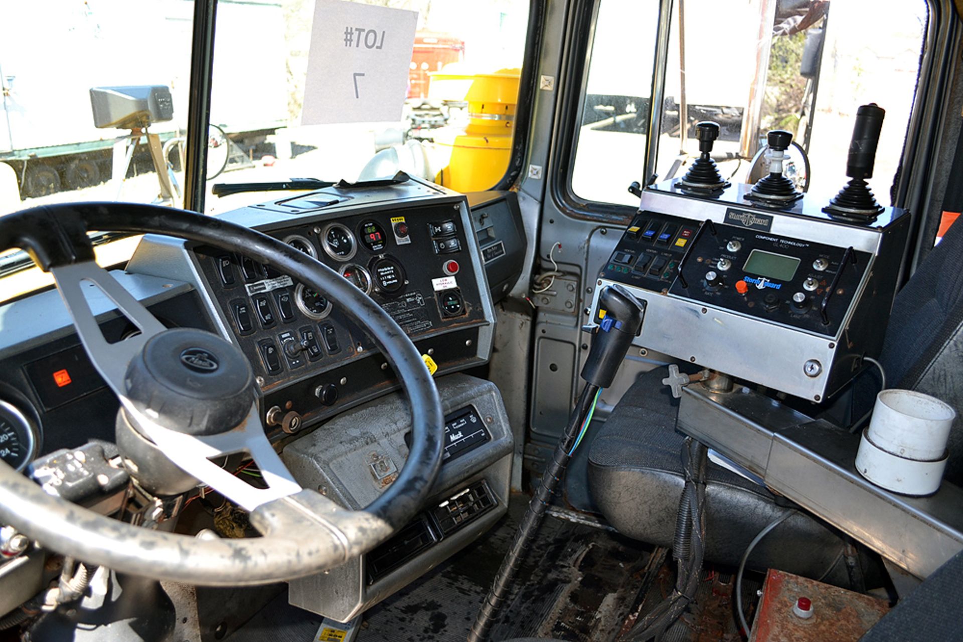 2003 Mack RD 688S Tandem Axle, Dump Truck - Image 16 of 19