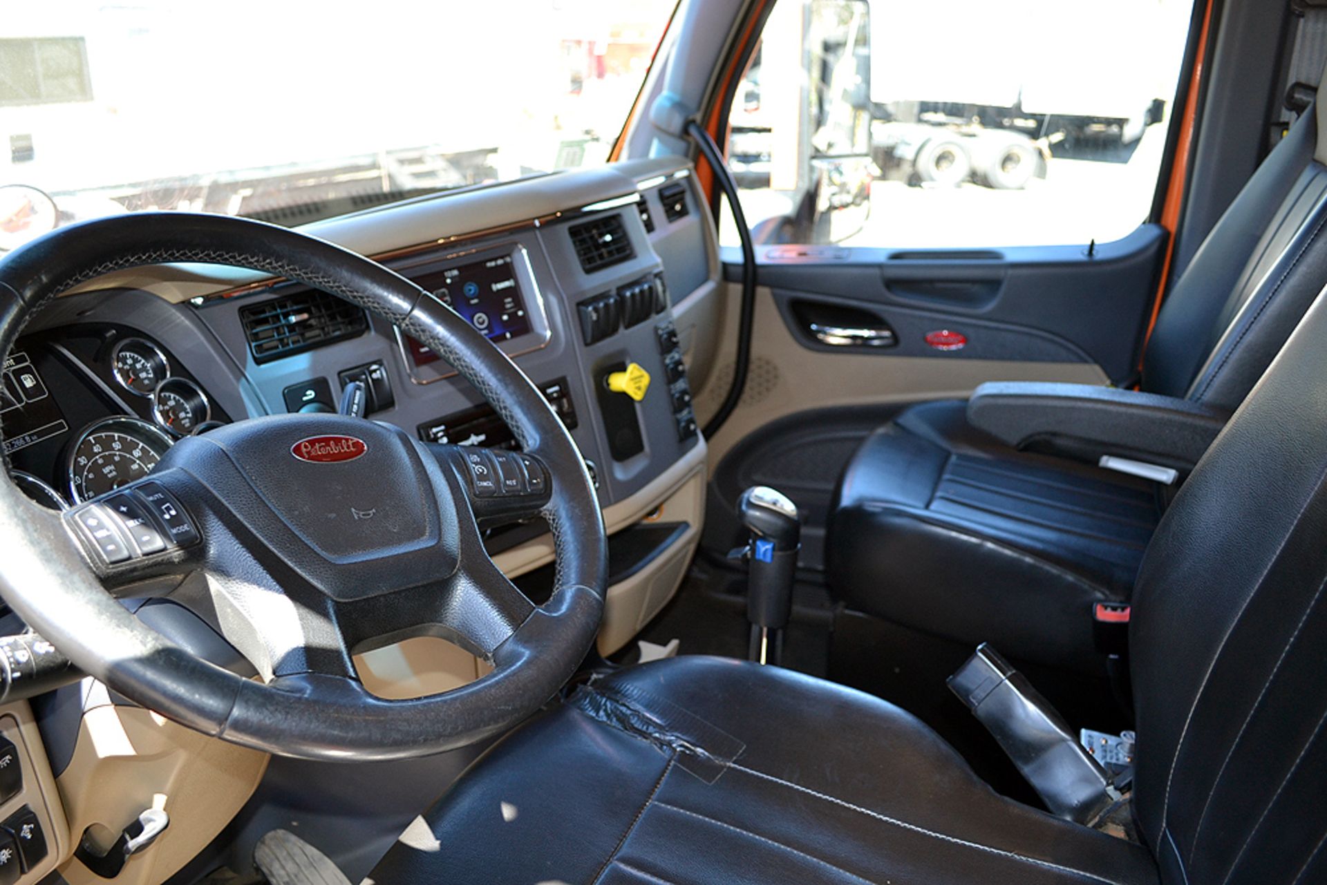 2017 Peterbilt 567 Standard Cab Tri-Axle, Dump Truck - Image 16 of 18