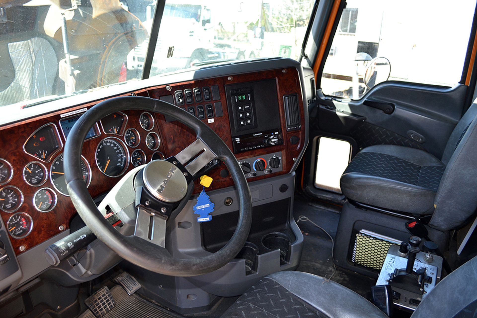 2017 Mack GU713 Standard Cab Tri-Axle, Dump Truck - Image 11 of 14