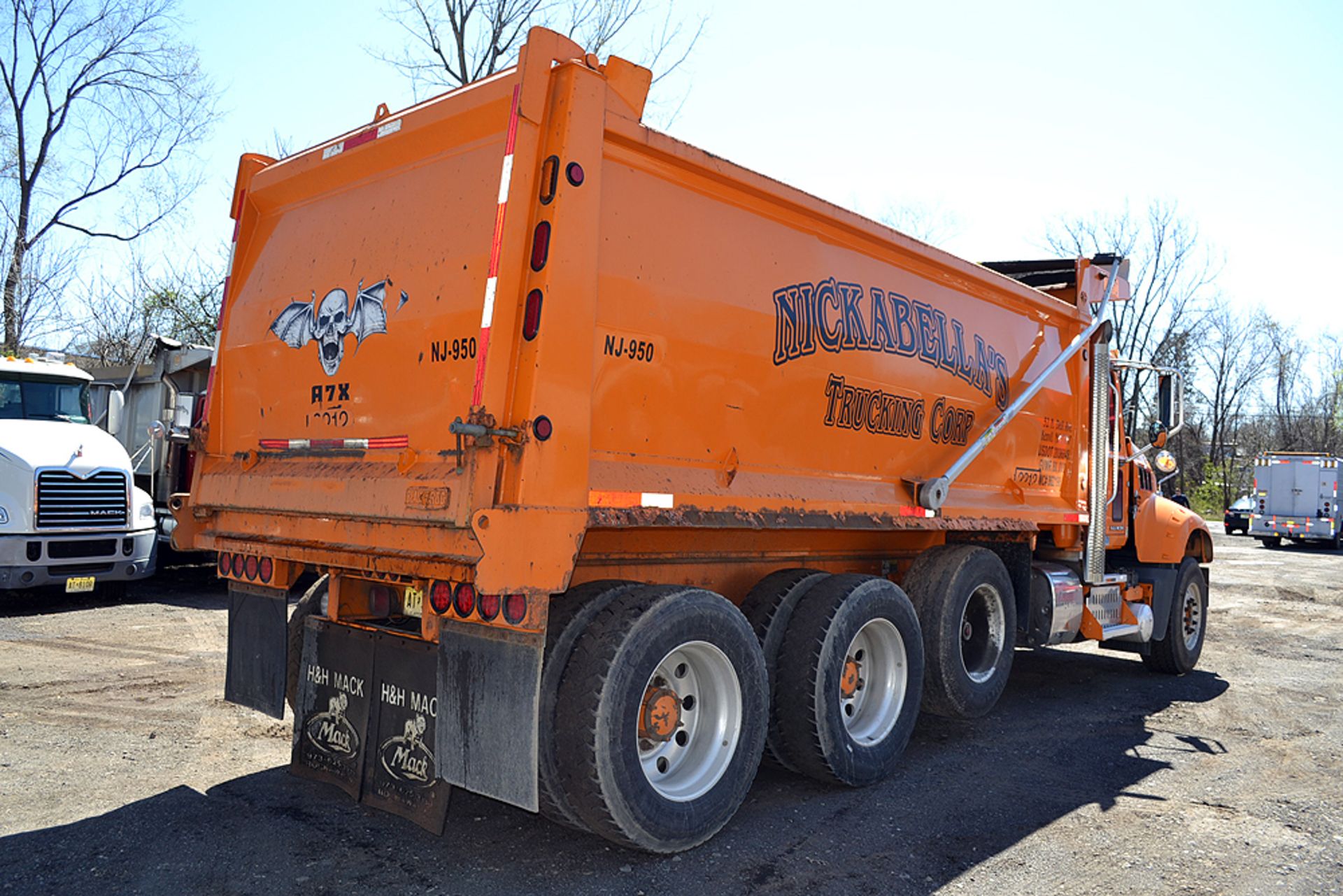 2017 Mack GU713 Standard Cab Tri-Axle, Dump Truck - Image 5 of 14