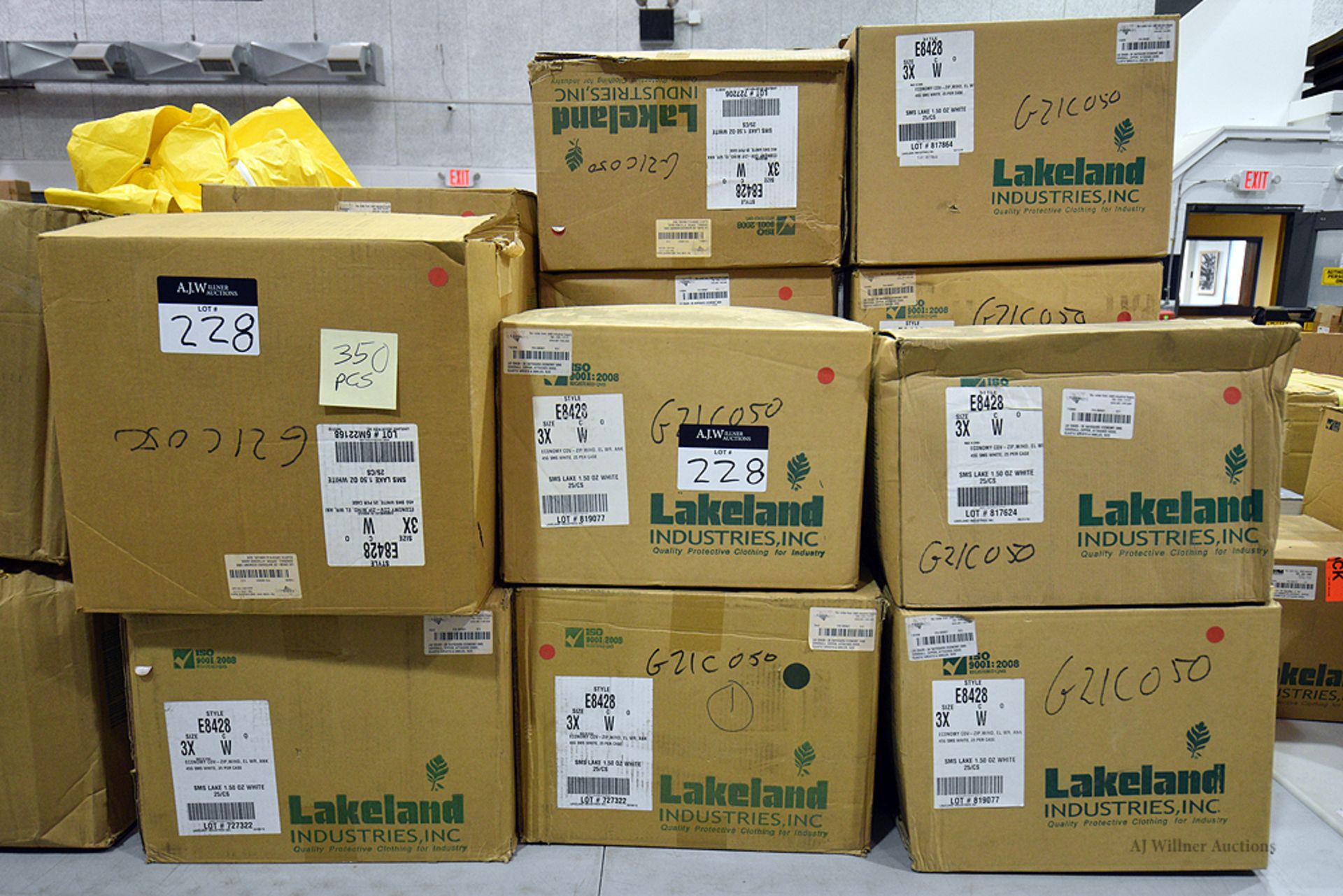 Boxes of 25pc - Lakeland E8428 Economy Cov/Zip/Hood/Elastic WR & Ankle/ SMS Lake 1.50 oz White - Image 3 of 3