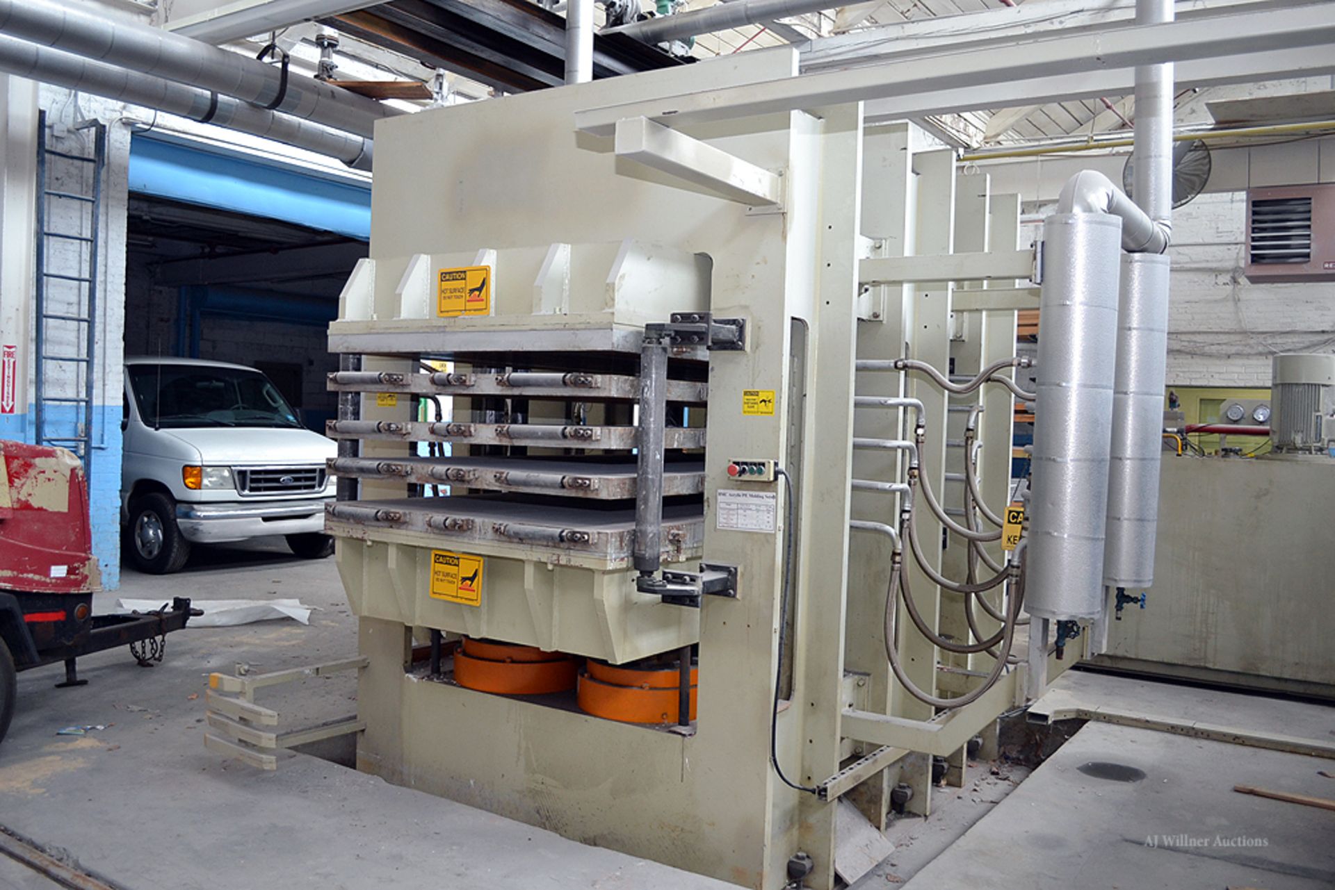 Suzhou Xinxieh Machine Manufacturing Co. LTD Short Cycle, High Pressure Laminate (Hot Oil) Press