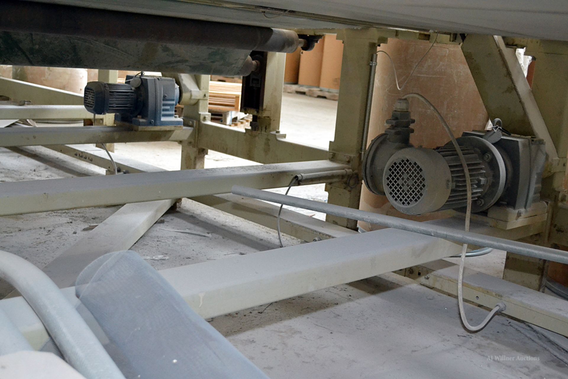 Motorized Belt Conveyer Extrusion Table, 45' w/ (4) 62" Power Belt Conveyers, Rollers etc. - Image 4 of 7