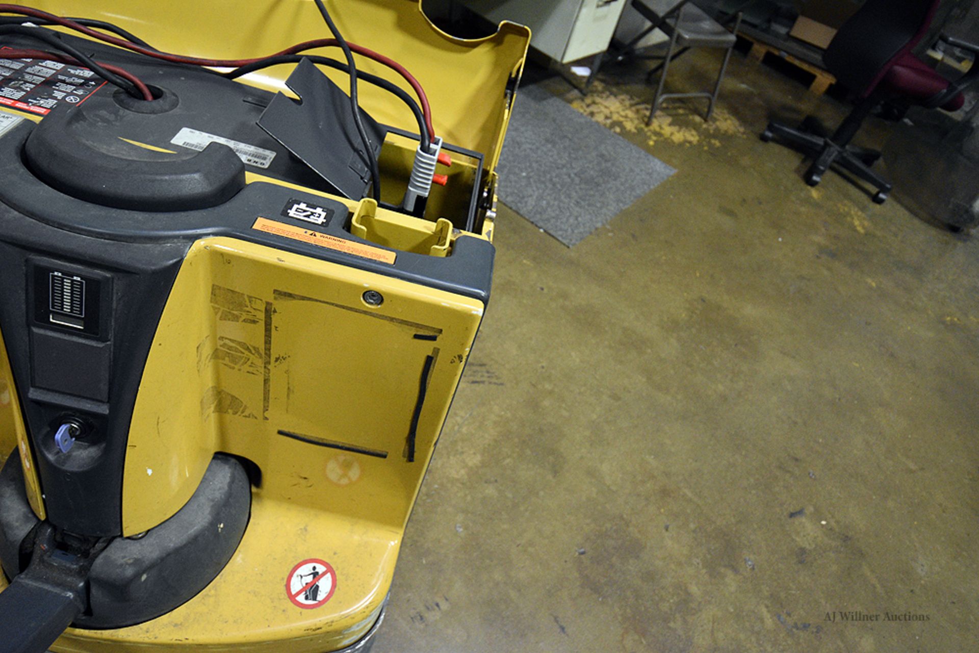 Caterpillar Model: WP Electrivc Pallet Jack s/n 90257480 (non-operational) - Image 5 of 6