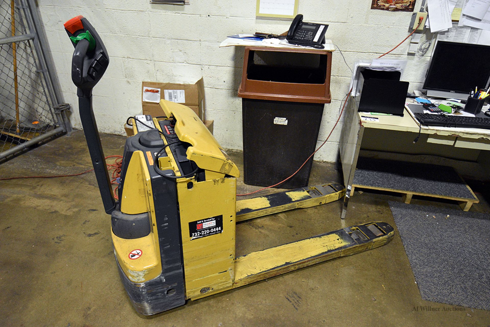 Caterpillar Model: WP Electrivc Pallet Jack s/n 90257480 (non-operational) - Image 2 of 6