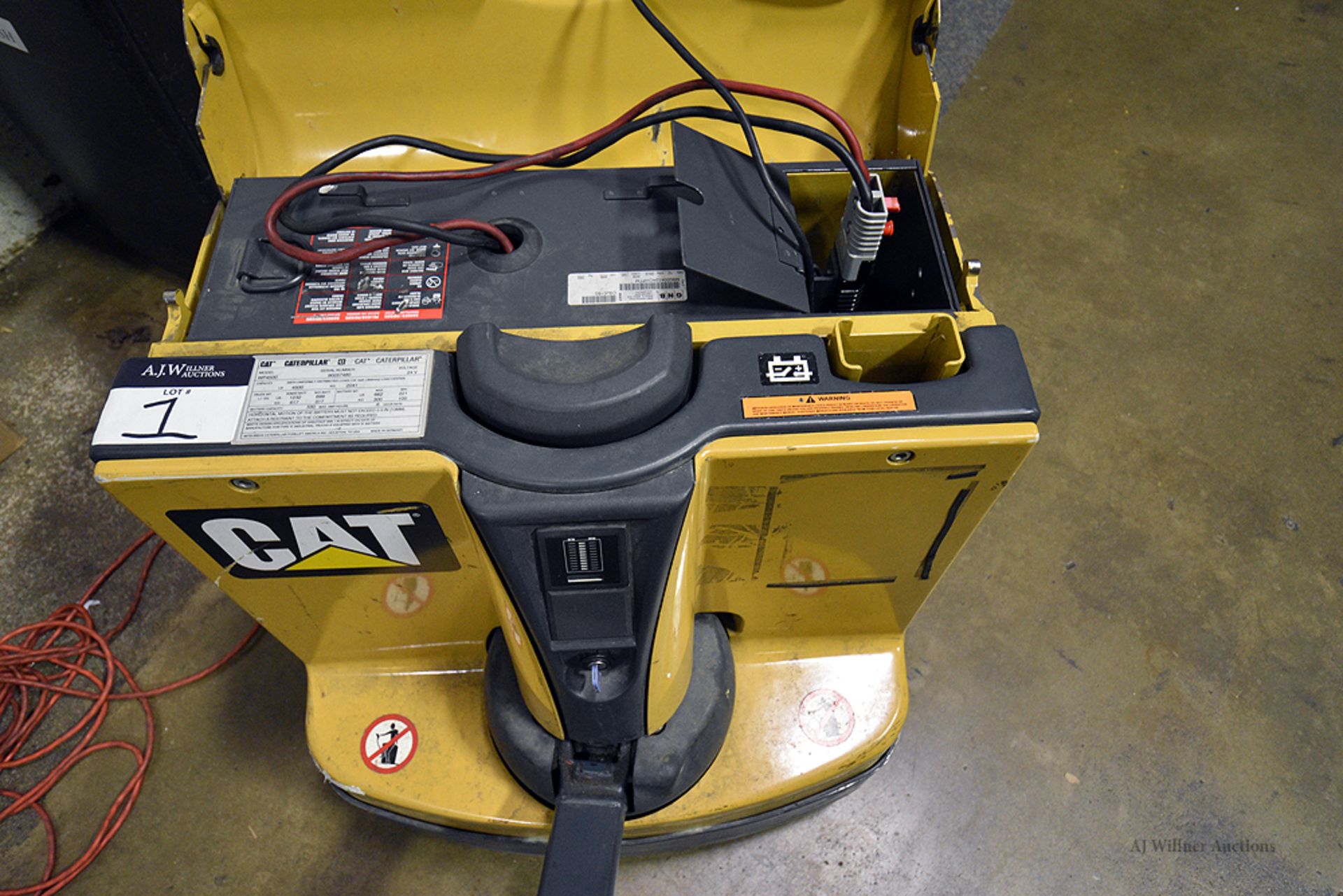 Caterpillar Model: WP Electrivc Pallet Jack s/n 90257480 (non-operational) - Image 3 of 6