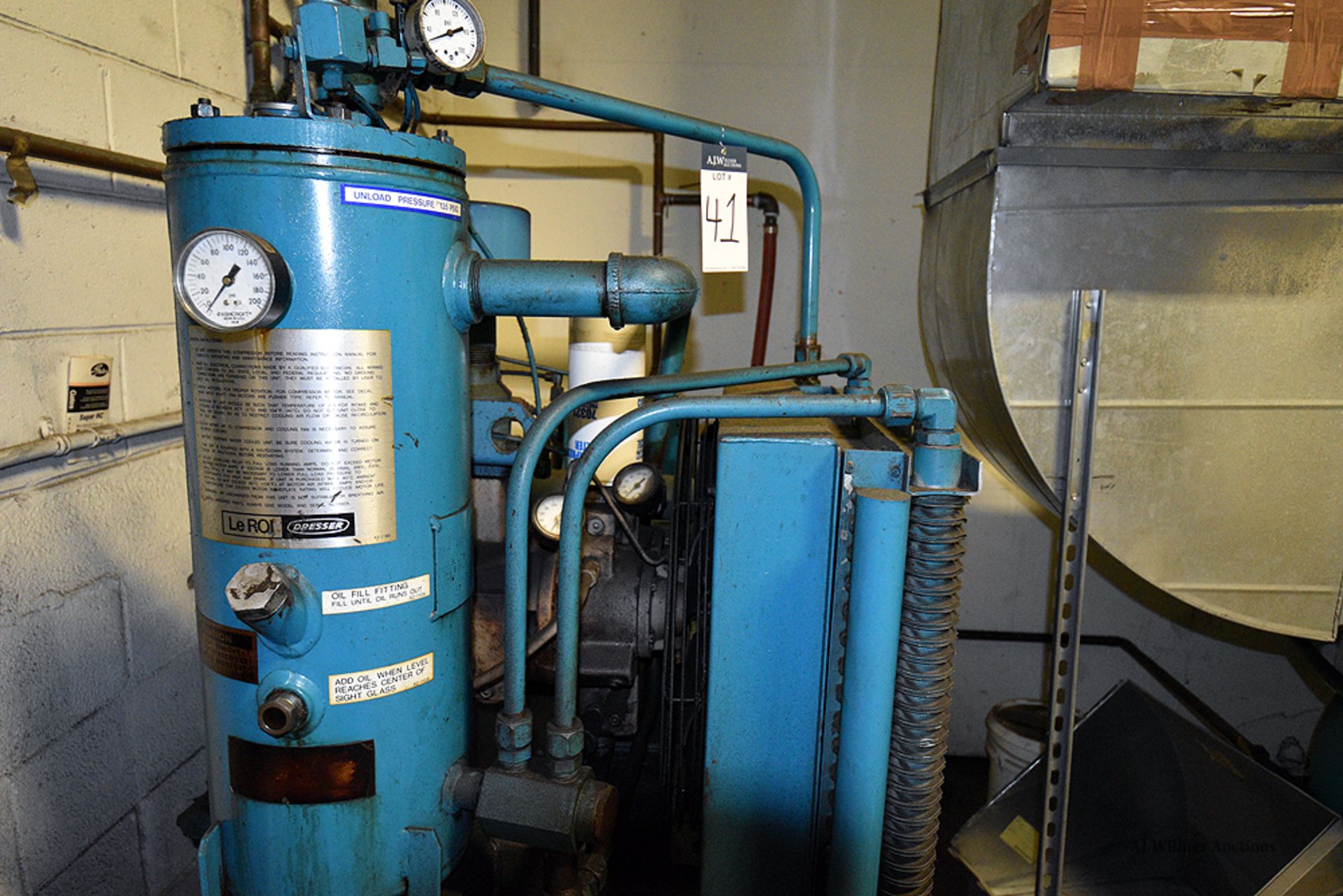 LeRoi 20SST Rotary Screw Air Compressor w/ 20HP Motor w/ Horizontal Tank - Image 2 of 4