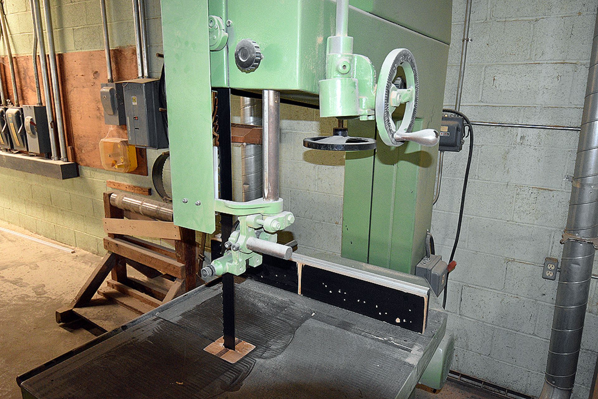 Vertical Bandsaw (35" Throat) - Image 3 of 5